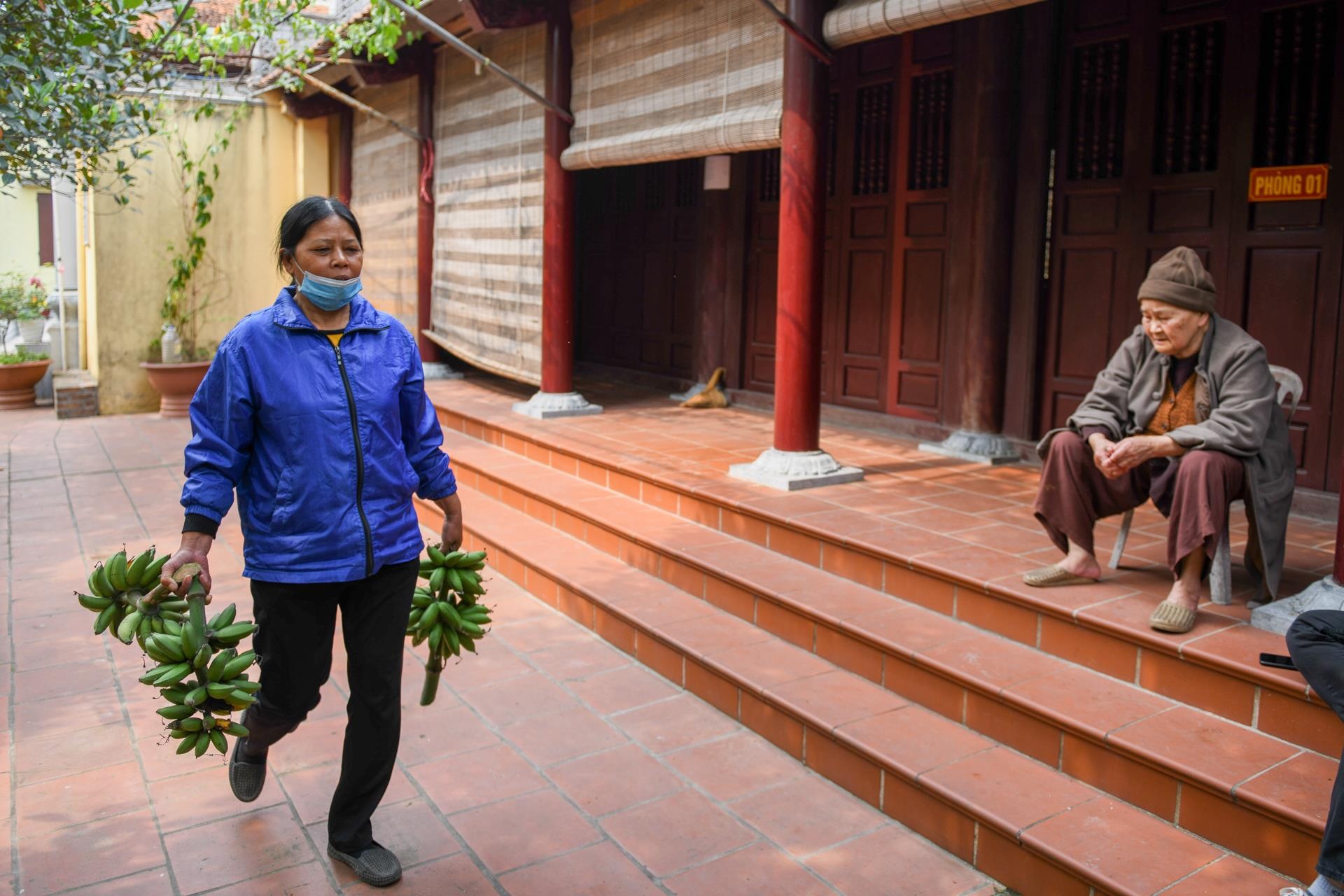 ngoi chua khong co hom cong duc anh 9