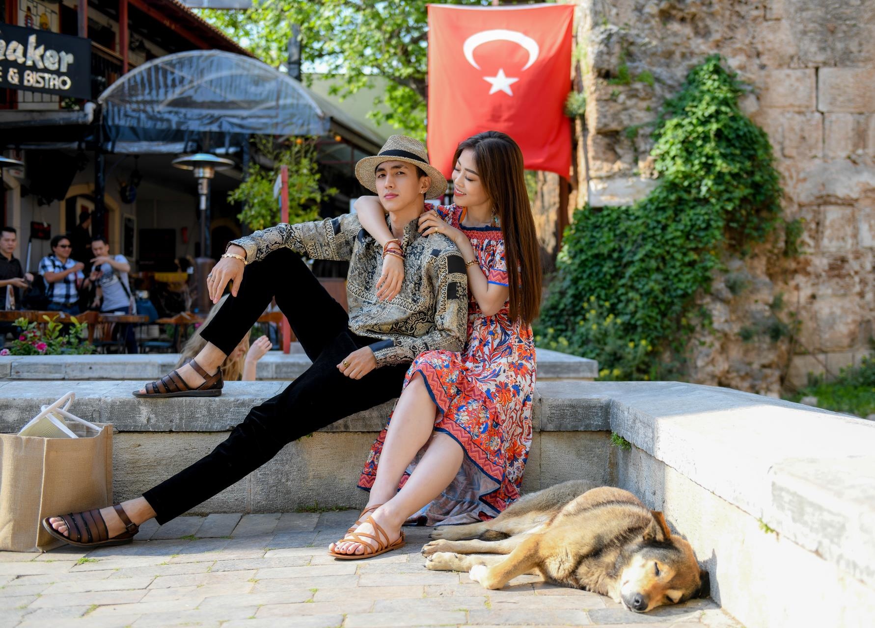 A hau Phuong Nga cuoi lac da,  ngoi tham bay o Tho Nhi Ky anh 5