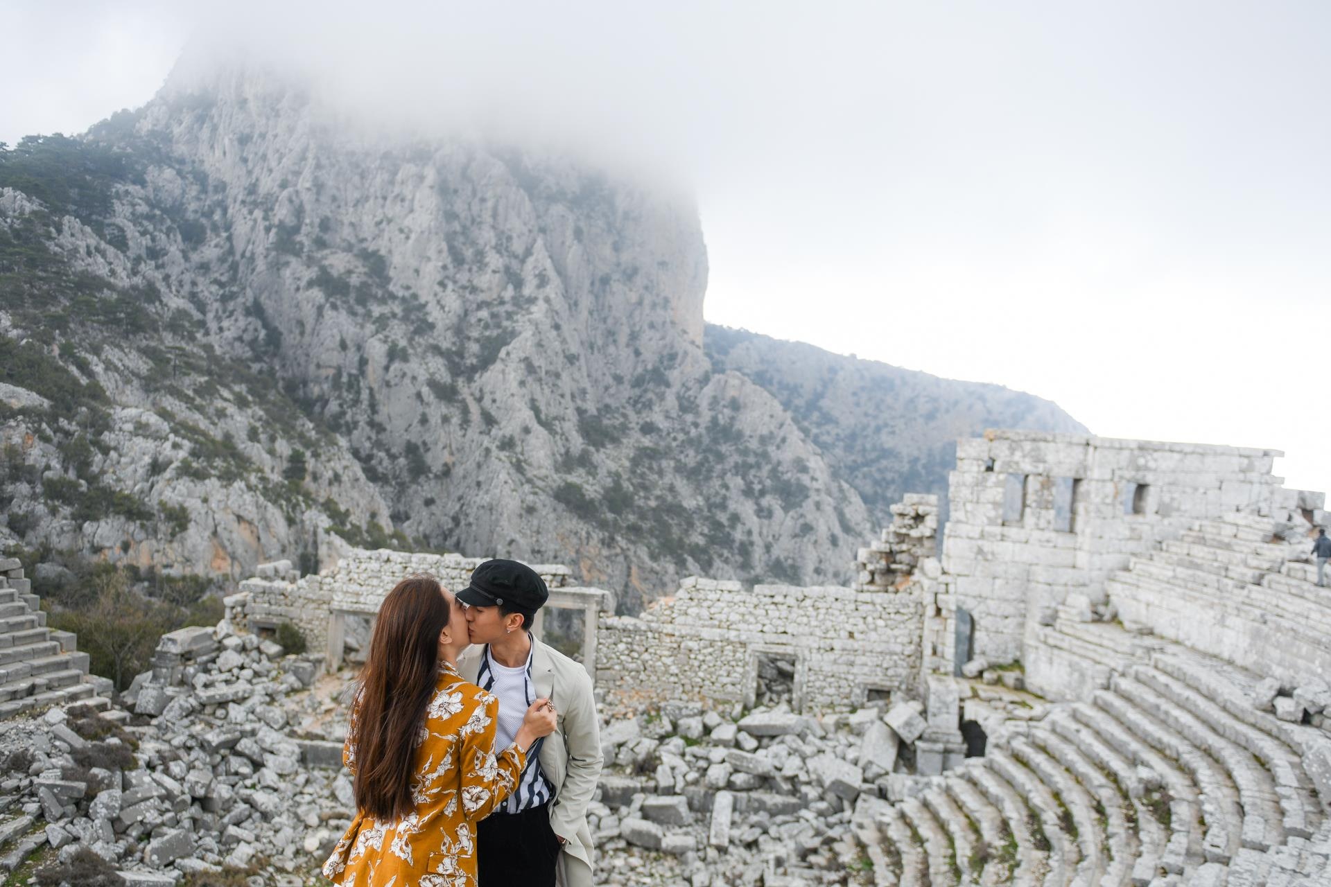 A hau Phuong Nga cuoi lac da,  ngoi tham bay o Tho Nhi Ky anh 6