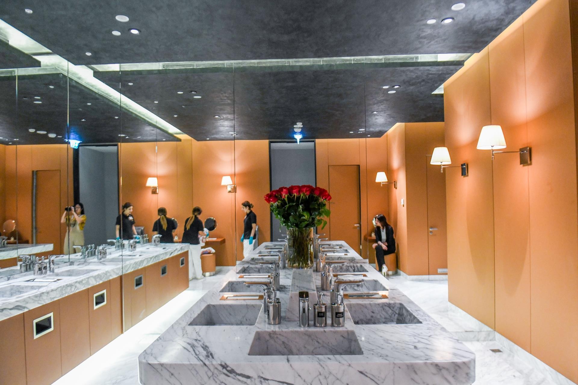 phong cho thuong gia o san bay lon nhat the gioi anh 14