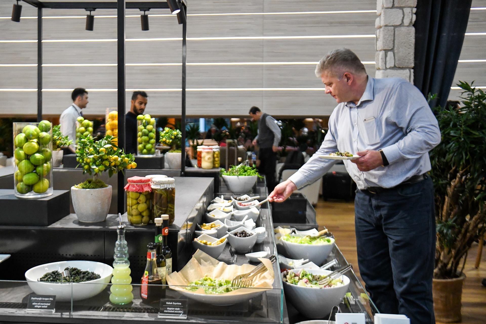 phong cho thuong gia o san bay lon nhat the gioi anh 15