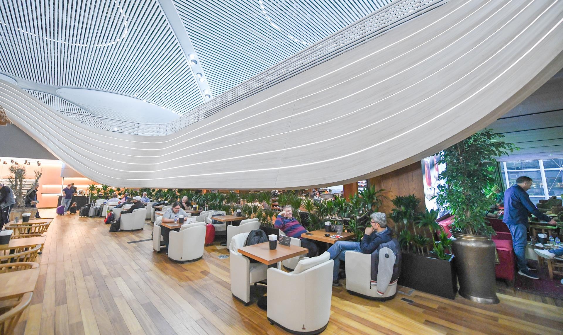 phong cho thuong gia o san bay lon nhat the gioi anh 1