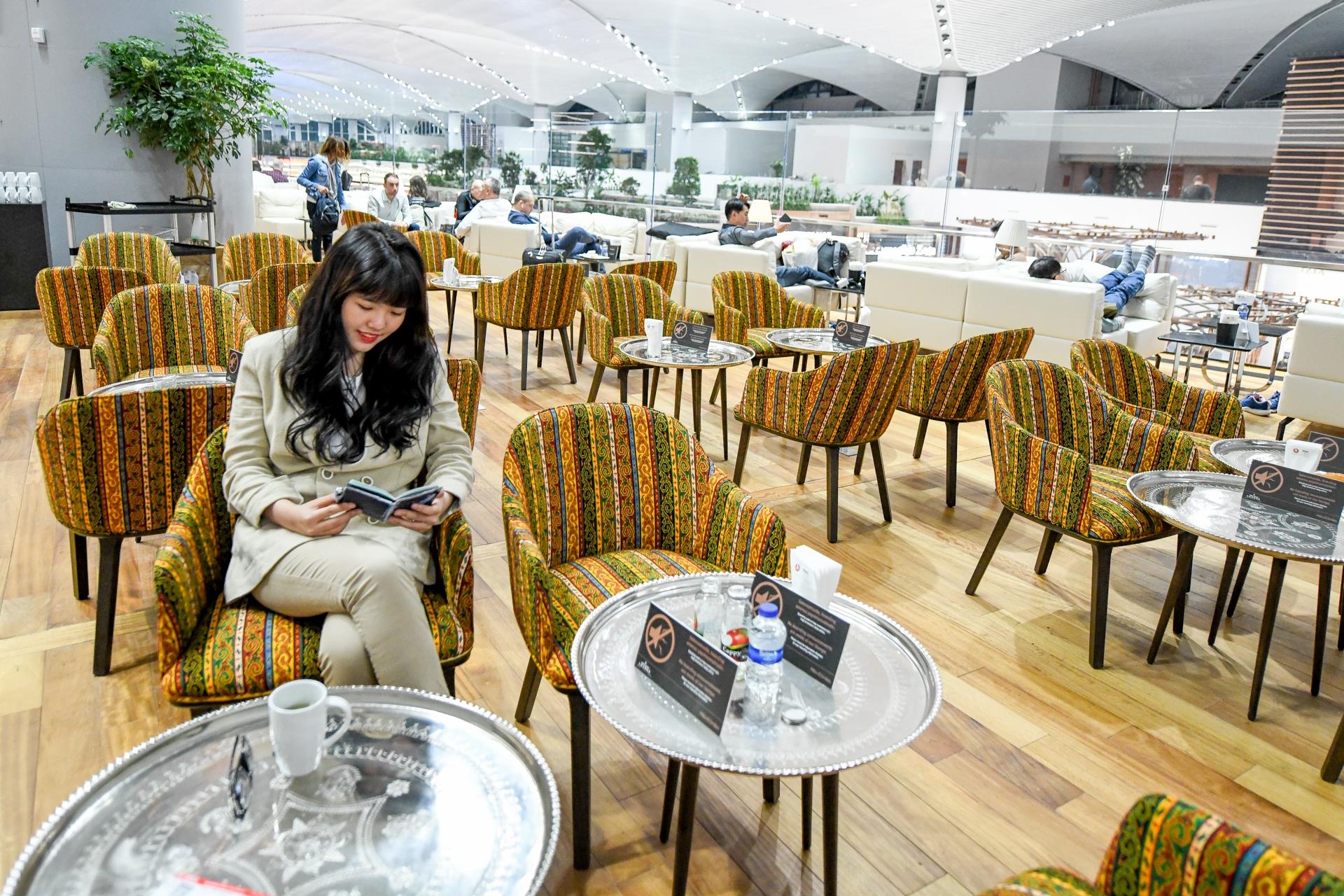 phong cho thuong gia o san bay lon nhat the gioi anh 2