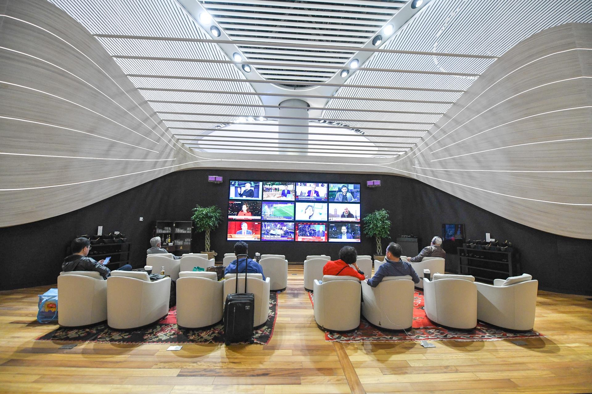 phong cho thuong gia o san bay lon nhat the gioi anh 4