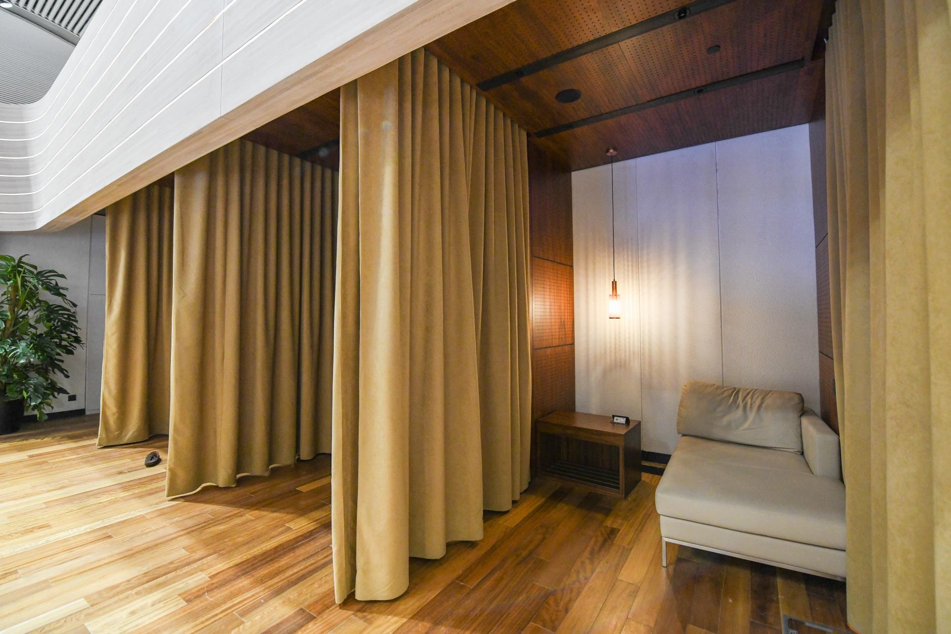 phong cho thuong gia o san bay lon nhat the gioi anh 7