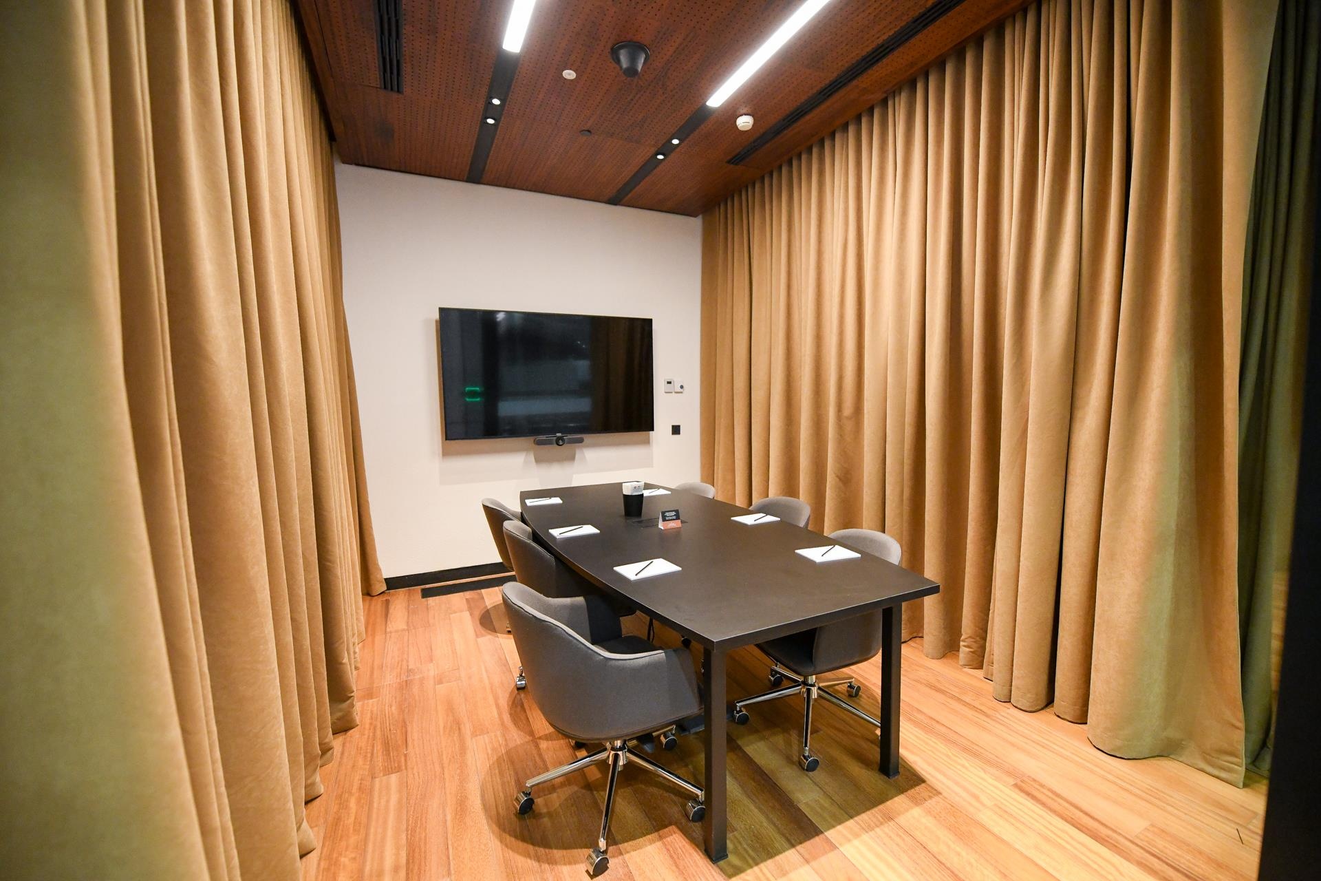 phong cho thuong gia o san bay lon nhat the gioi anh 8