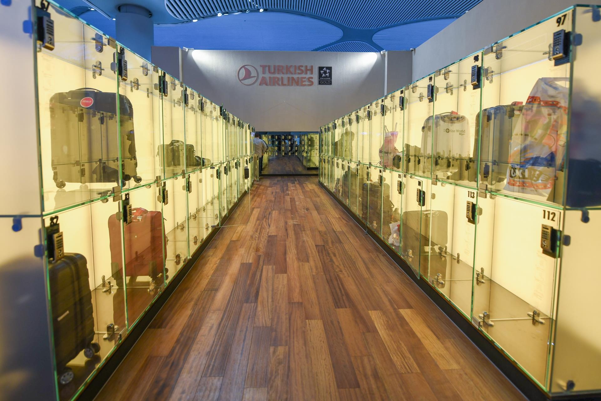 phong cho thuong gia o san bay lon nhat the gioi anh 9