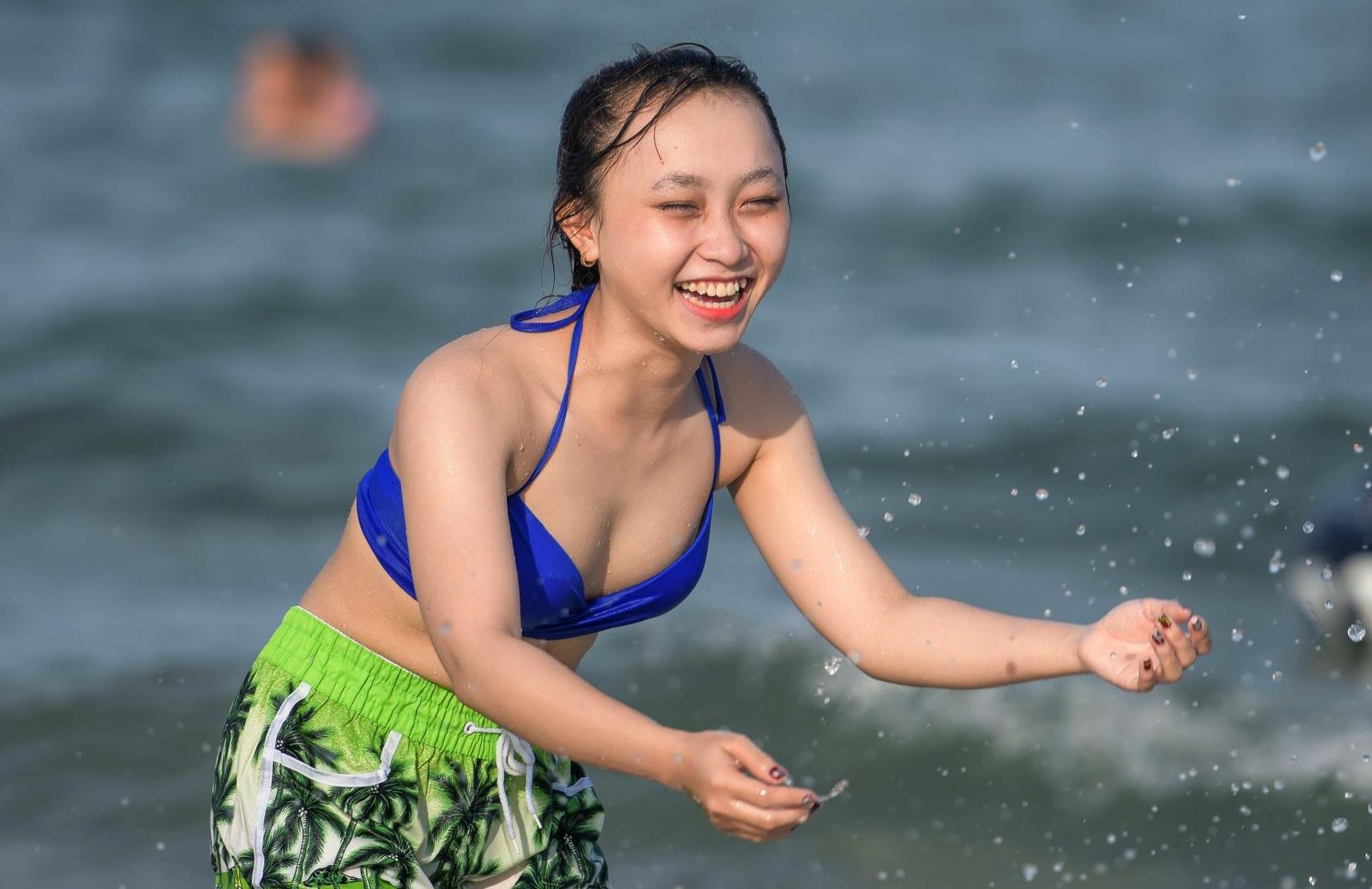 Bien Vung Tau dong nghet nguoi dip nghi le 30/4 hinh anh