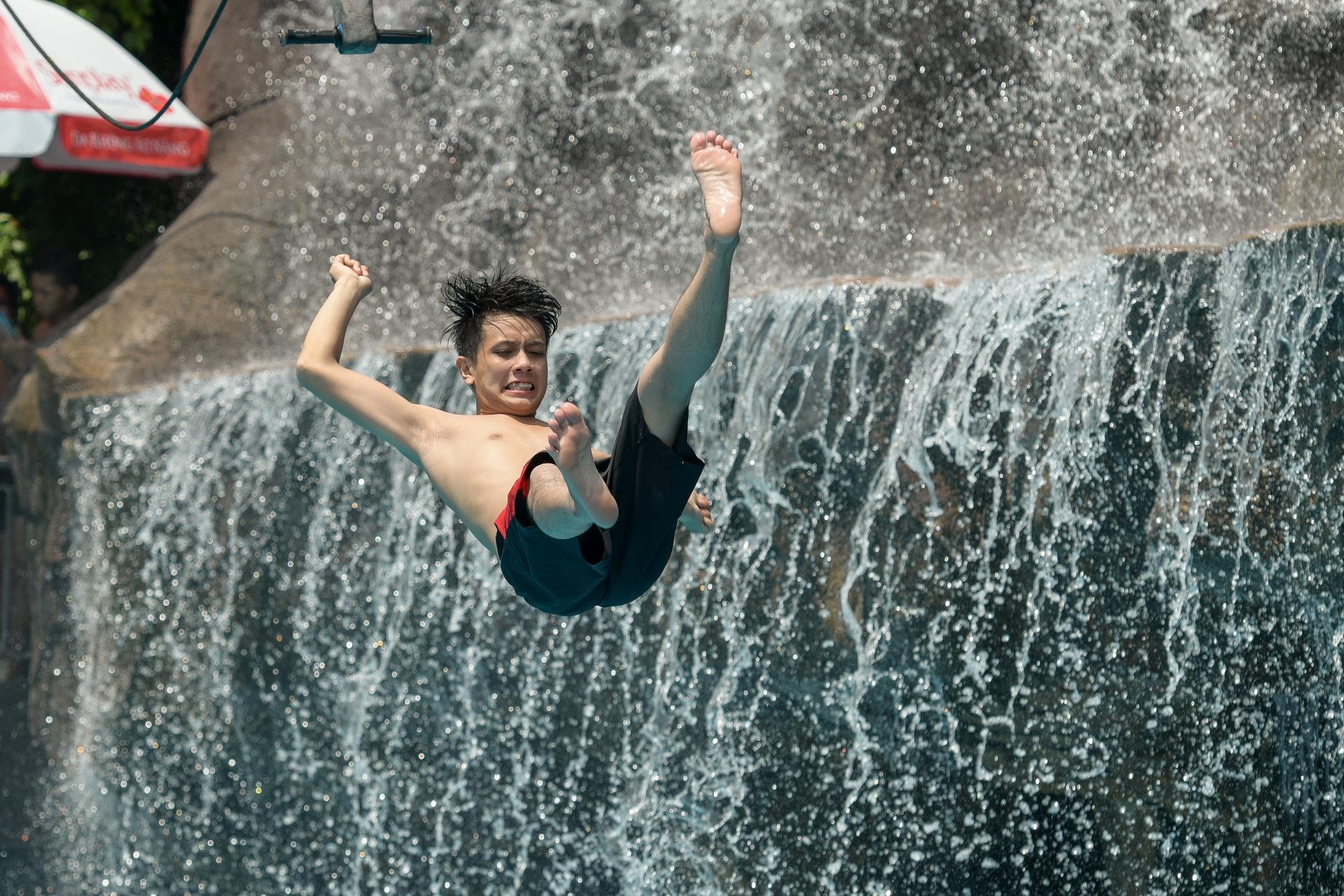 cong vien Dam Sen dong nghet khach ngay le 30/4 anh 11