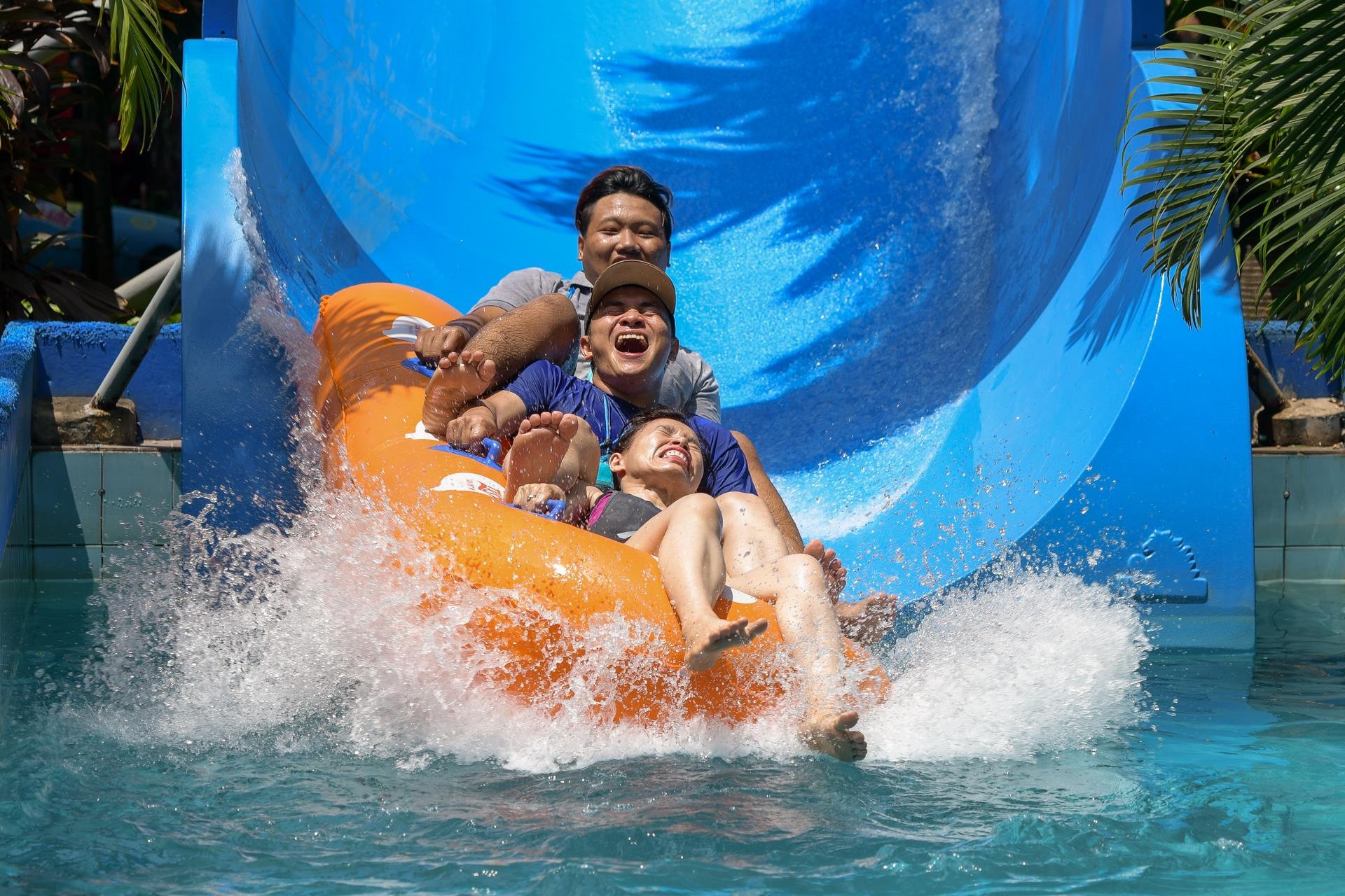 cong vien Dam Sen dong nghet khach ngay le 30/4 anh 12