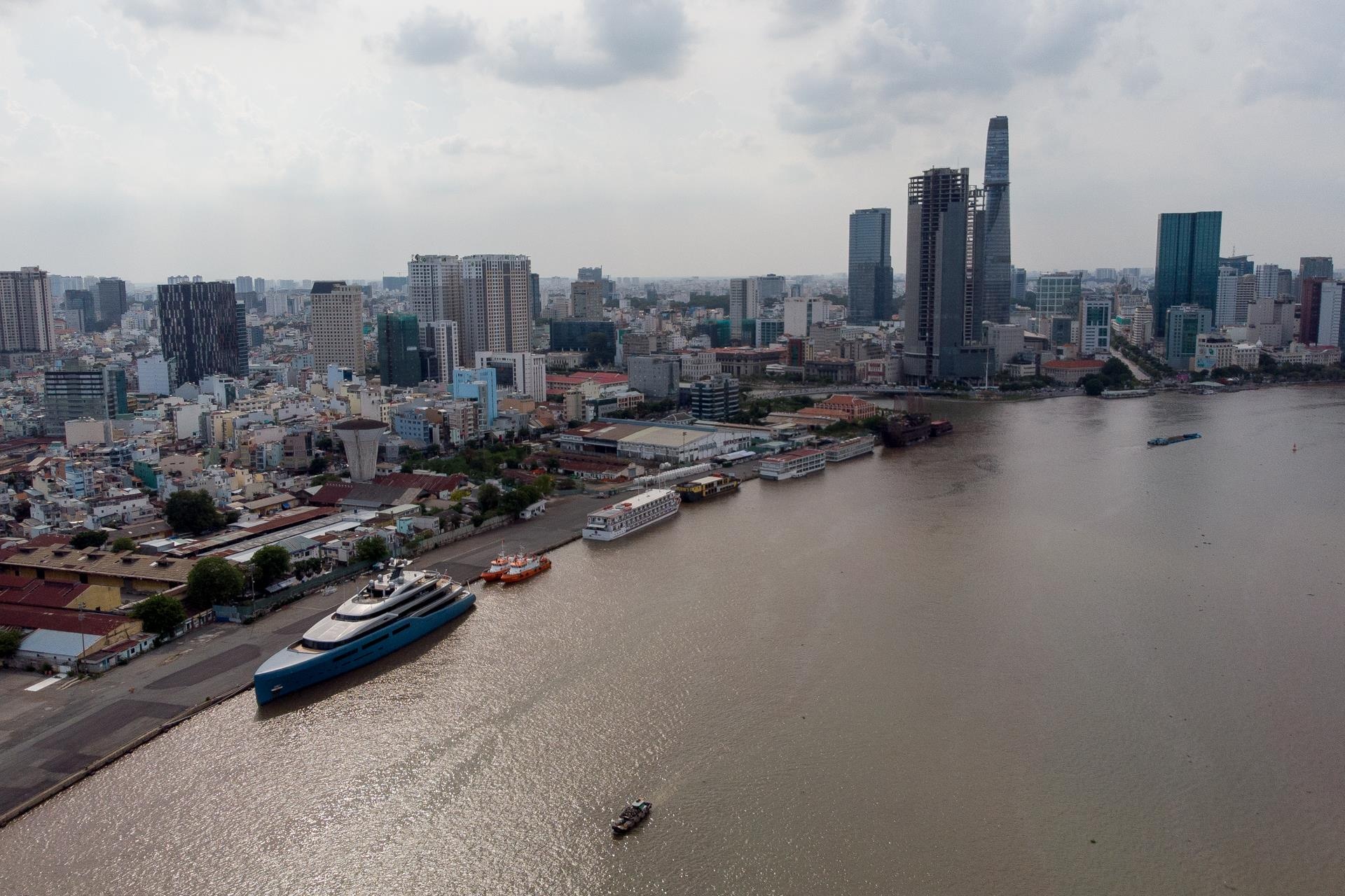 Can canh du thuyen trieu do cua ty phu Anh dau tren song Sai Gon anh 1