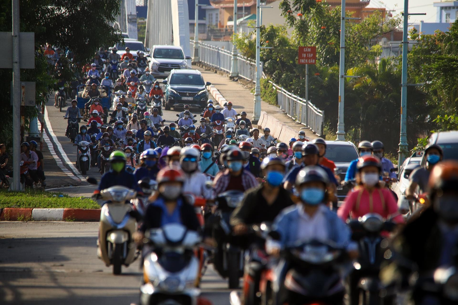 Thi truong xe may Viet nam 2025 tram lang truoc ap luc dien hoa? hinh anh