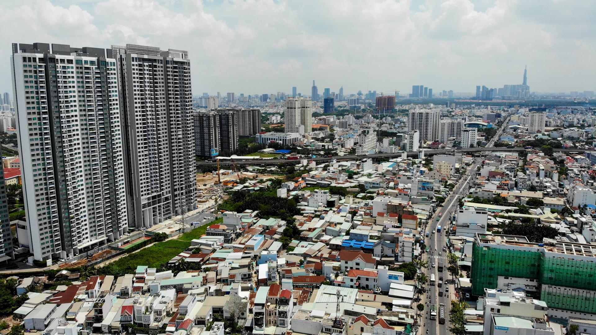 chung cu xay la liet duong Huynh Tan Phat anh 2