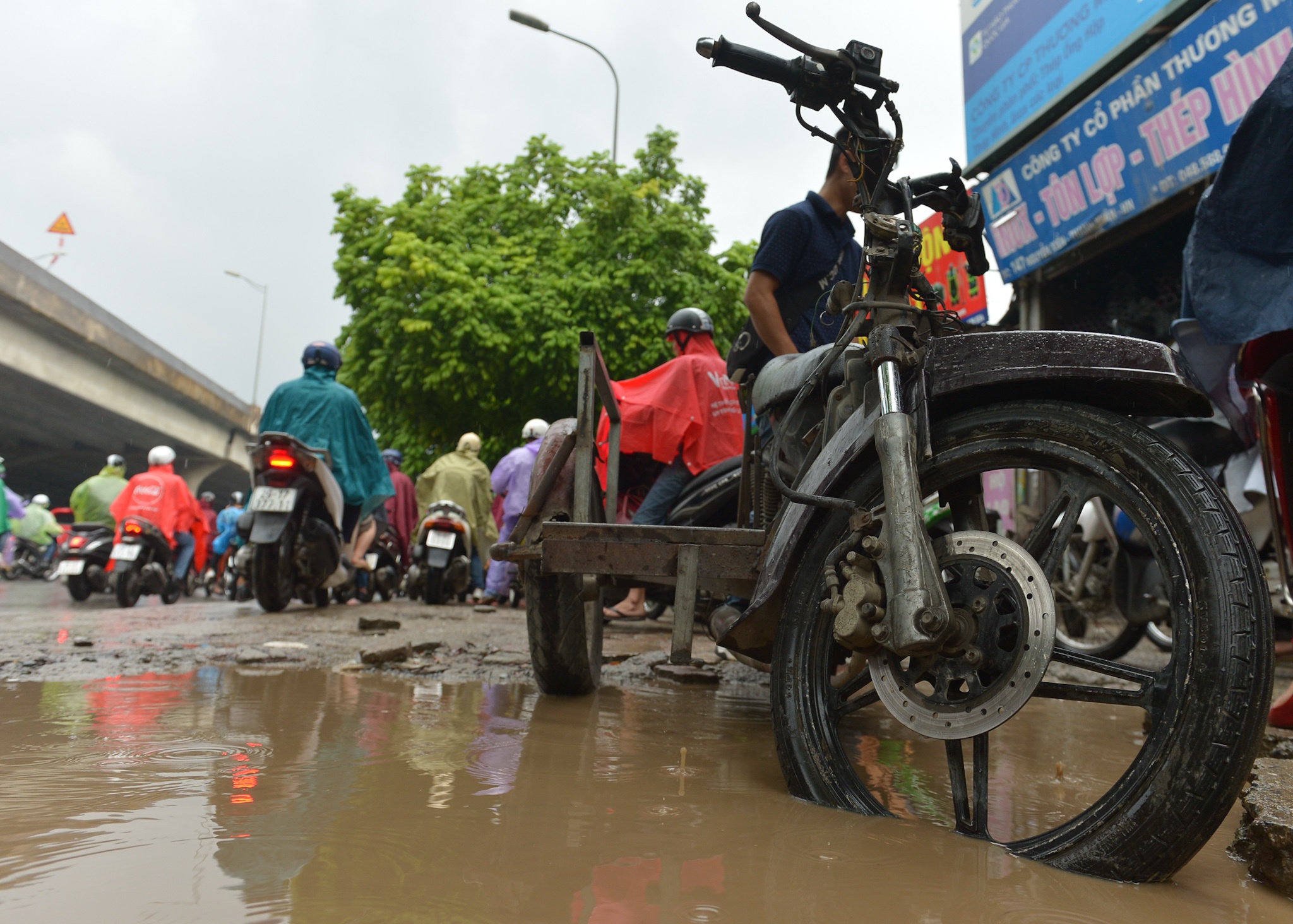 un tac giao thong trong mua anh 16