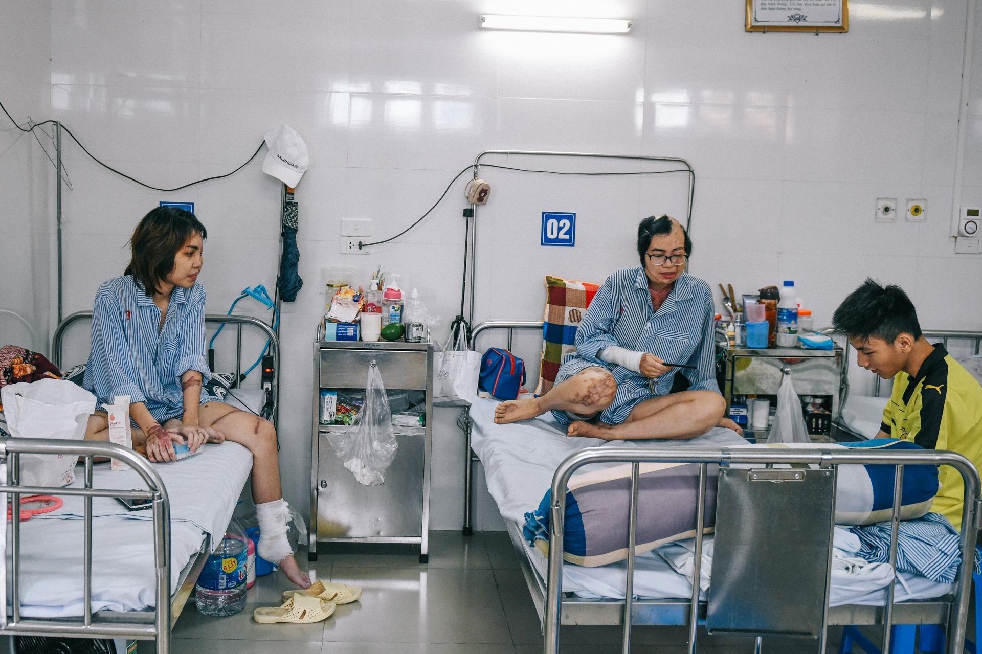 Nan nhan bi tat axit anh 10