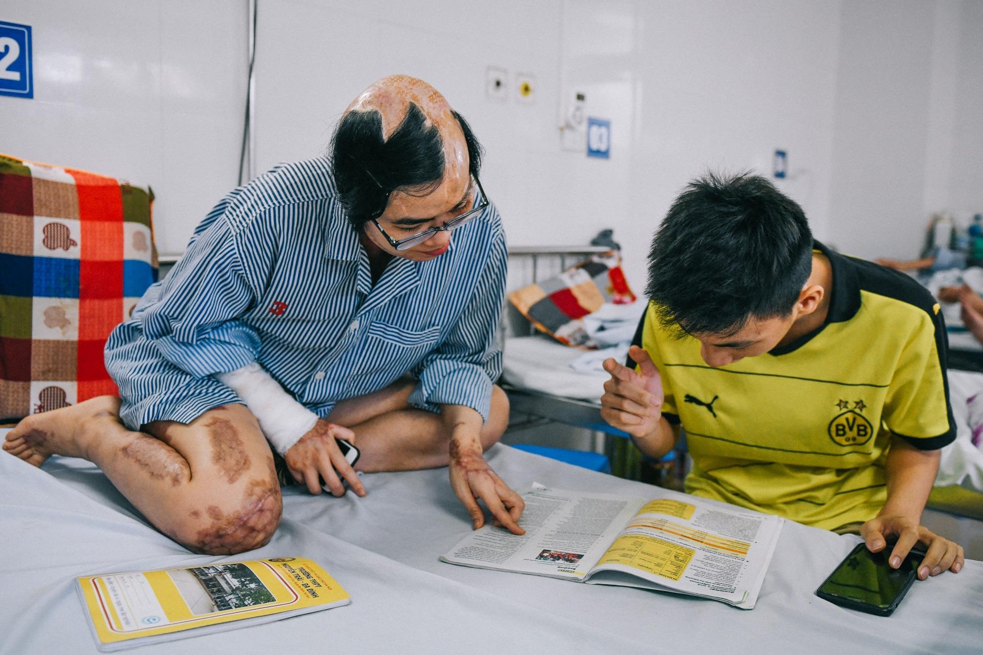 Nan nhan bi tat axit anh 7