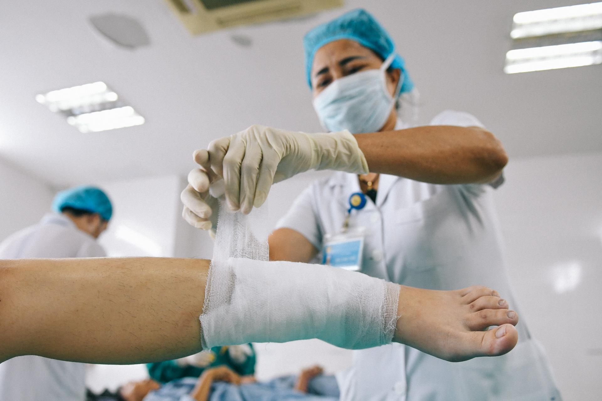 Nan nhan bi tat axit anh 31