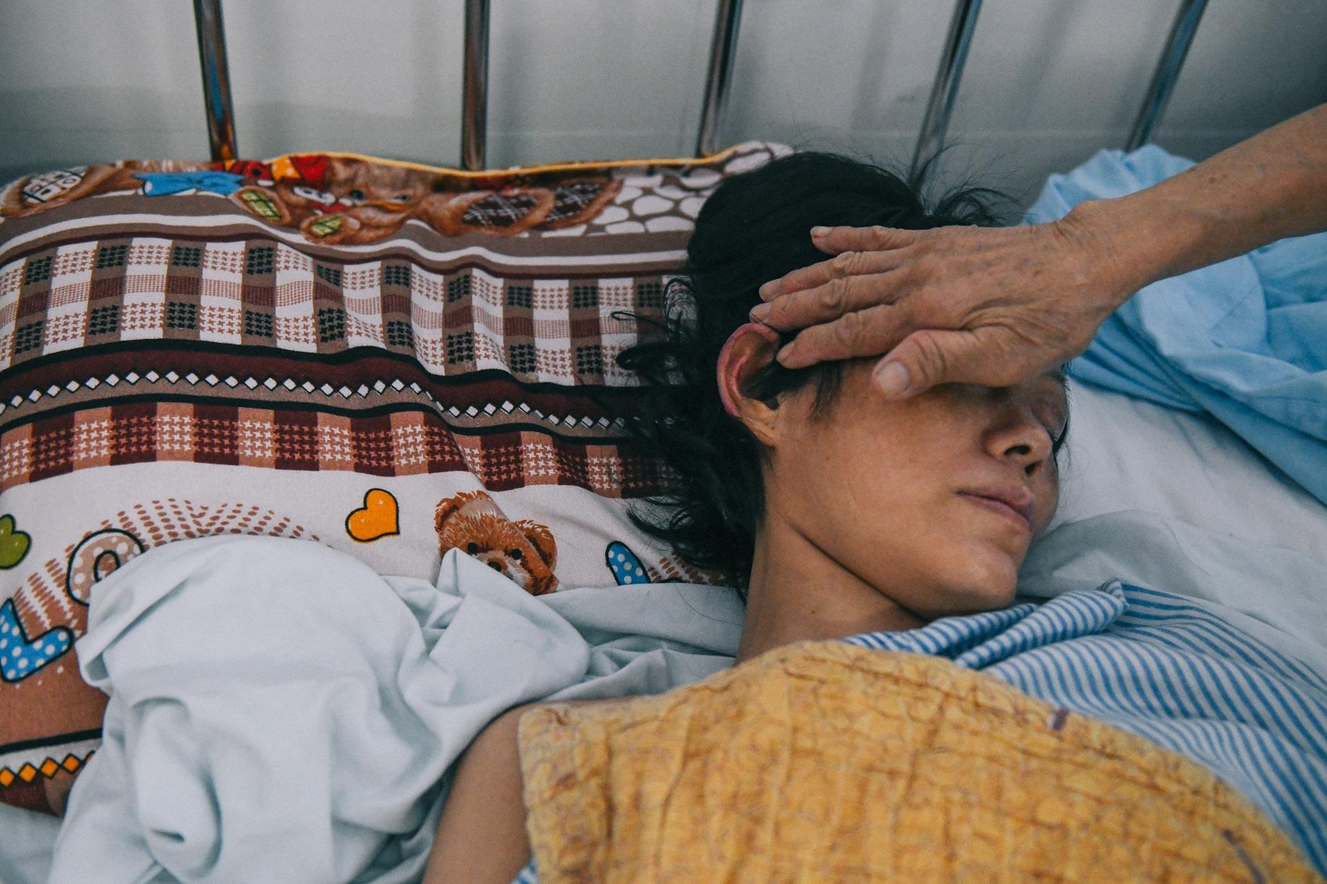 Nan nhan bi tat axit anh 14