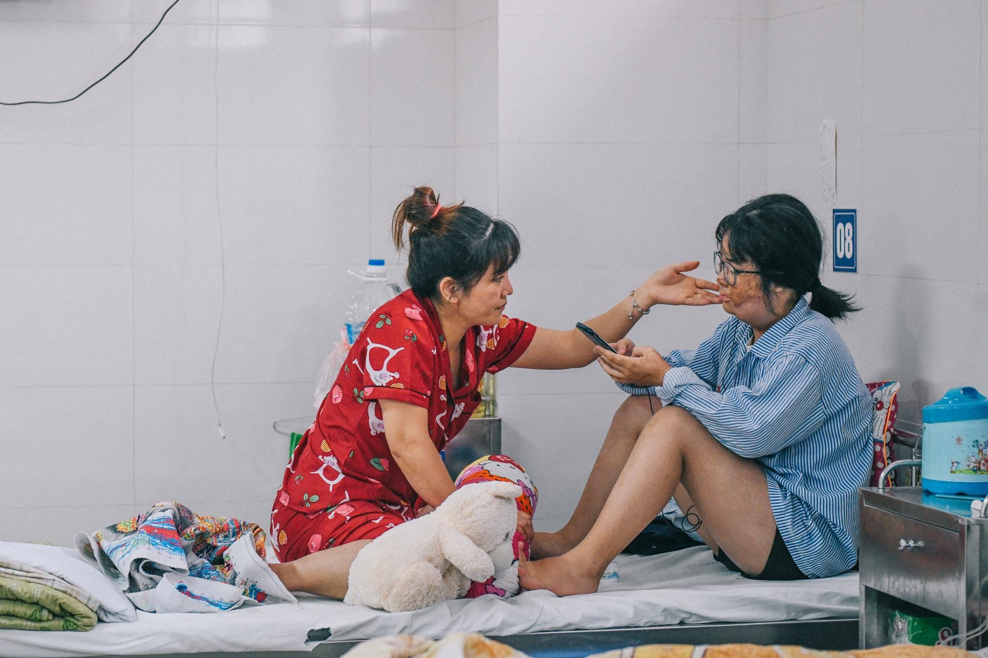 Nan nhan bi tat axit anh 22