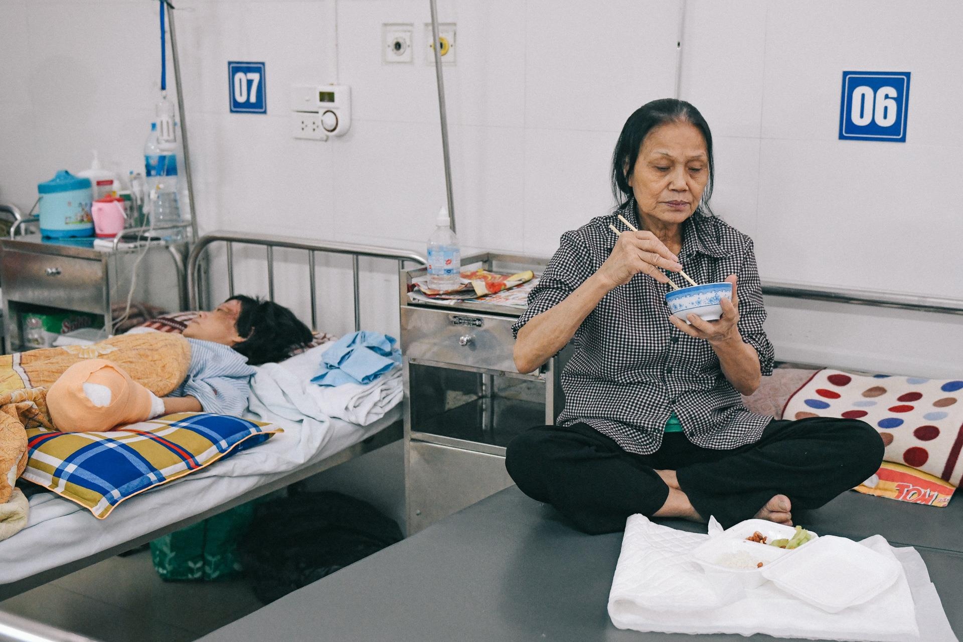 Nan nhan bi tat axit anh 23