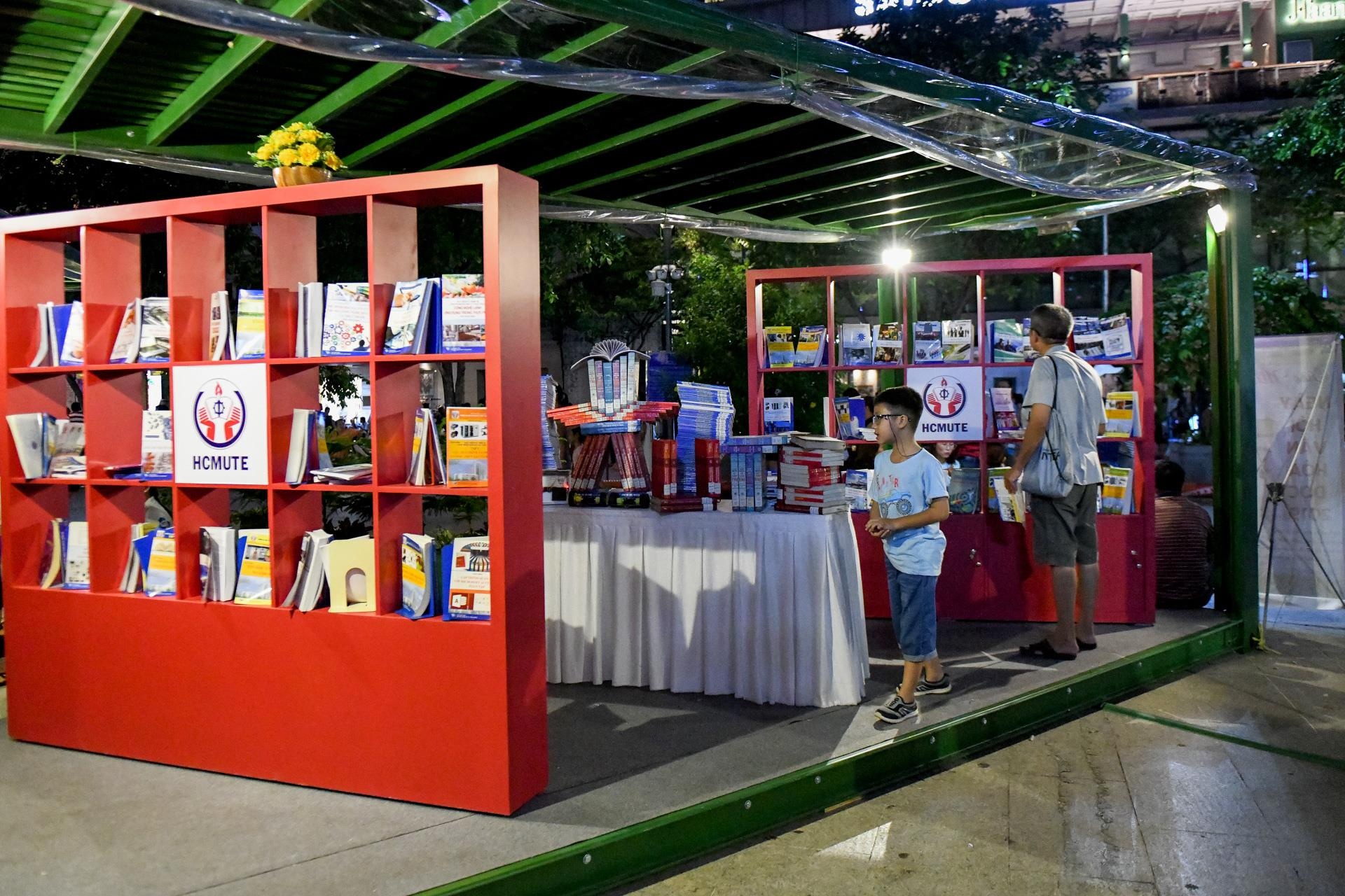 Ngay hoi van hoa doc lan dau tai TP.HCM anh 7