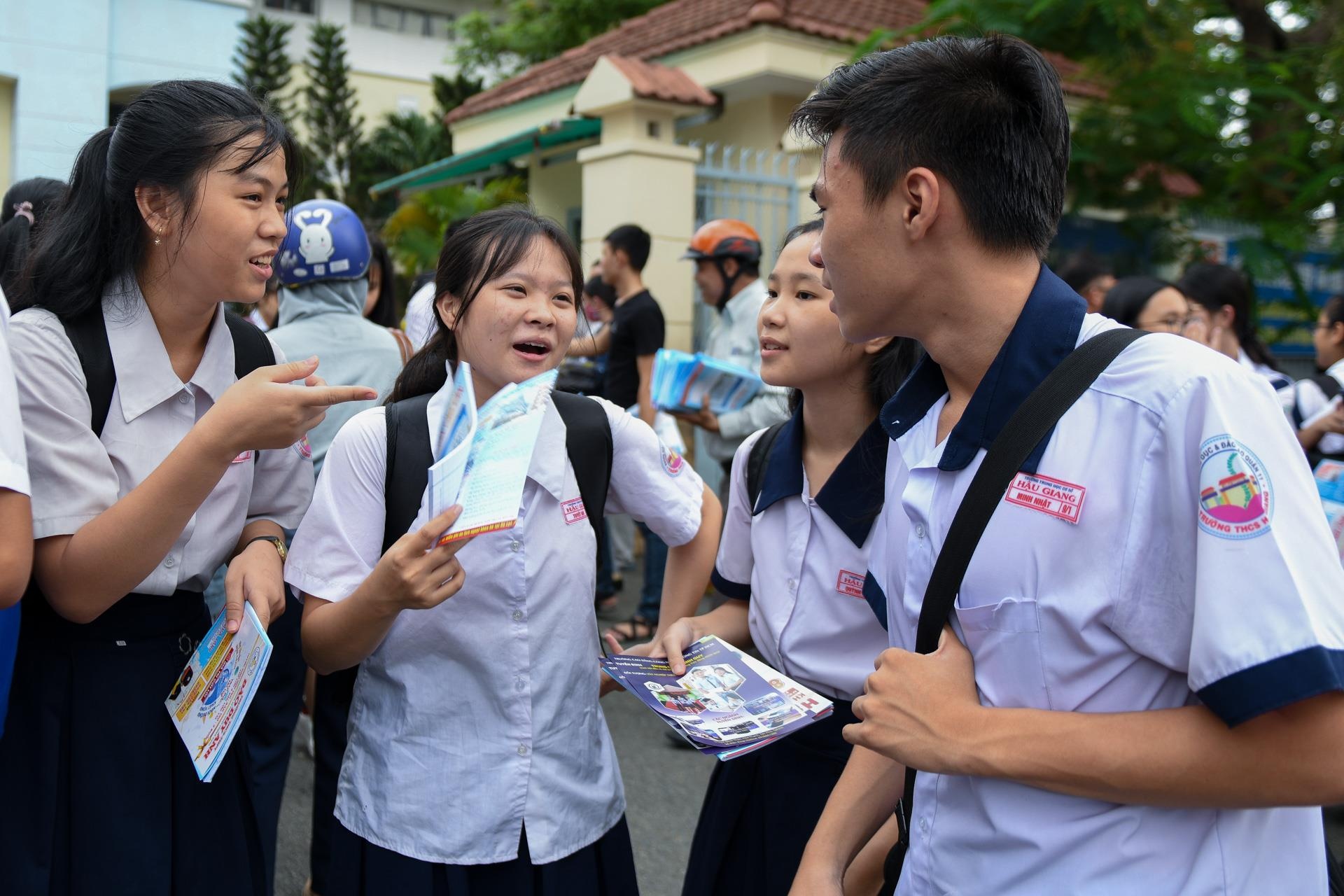 tuyen sinh vao lop 10 anh 12