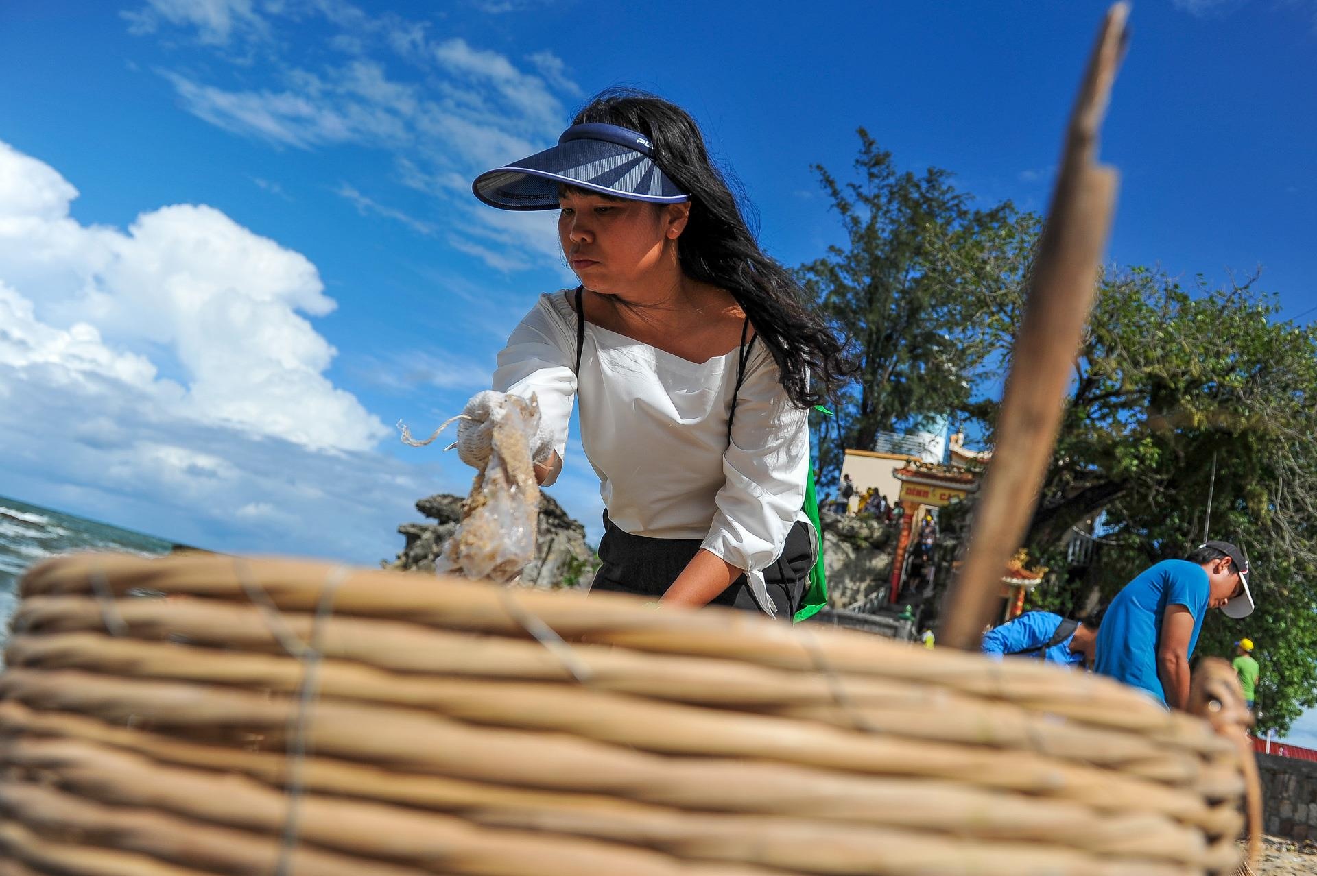 hang tram ban tre don rac o Phu Quoc anh 8