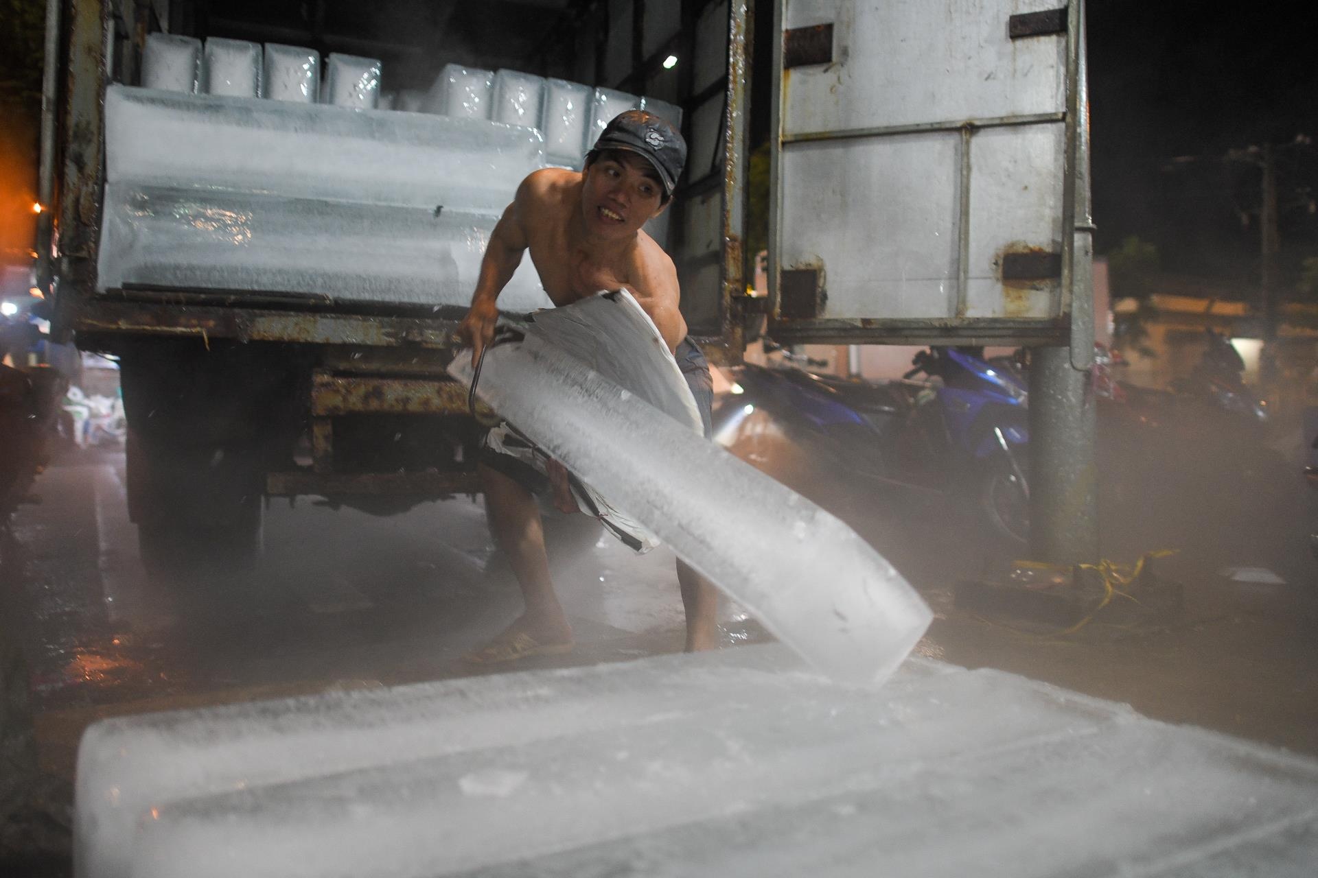 ban da cay cho Binh Dien anh 3