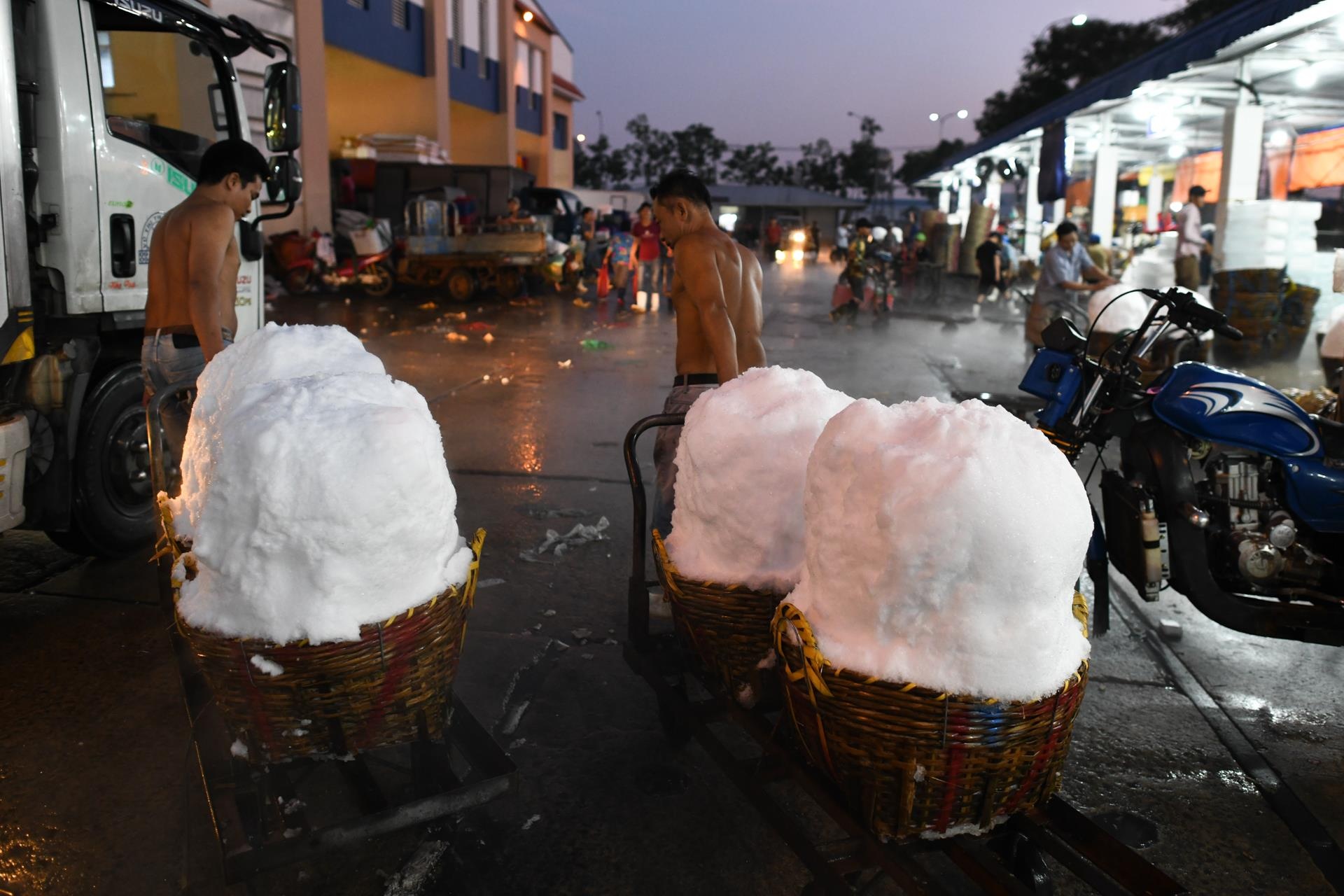 ban da cay cho Binh Dien anh 10