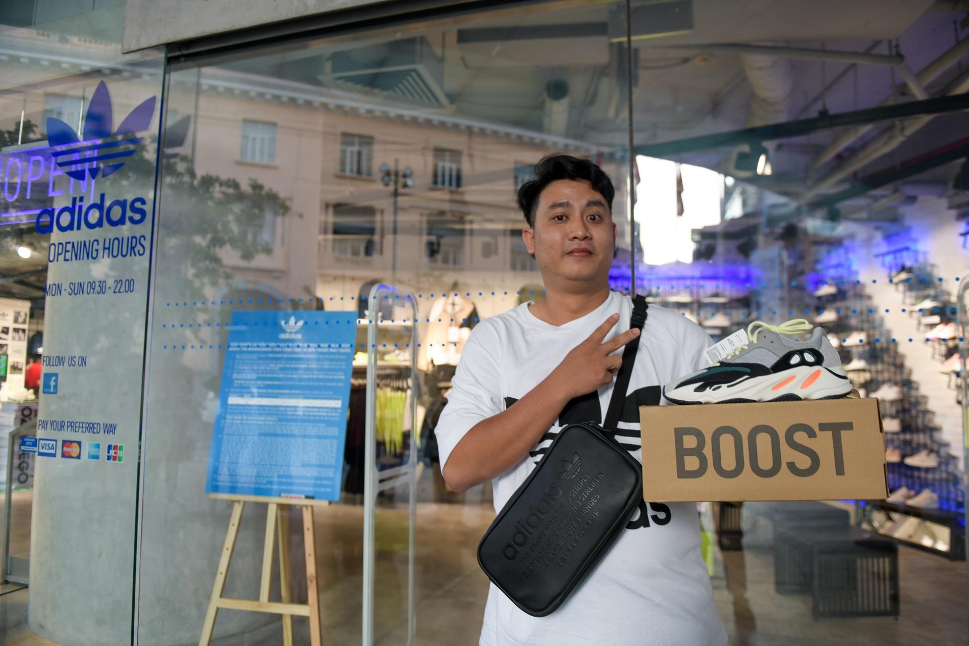 an ngu ngoai duong san giay yeezy boost 700 anh 6