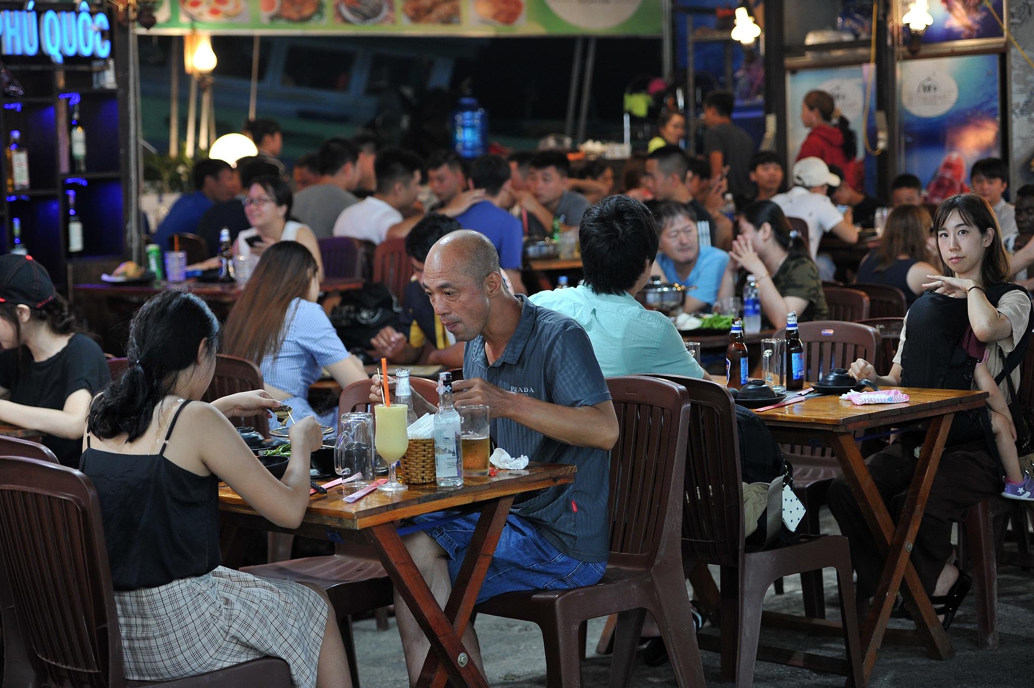 cho dem Phu Quoc vang ve dip nghi le anh 6