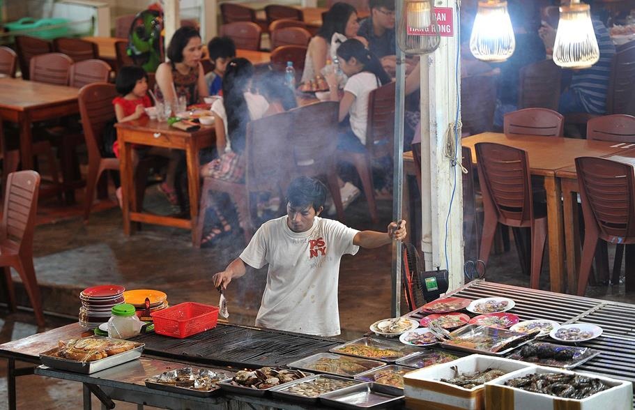 Cho dem Phu Quoc vang ve khac la dip nghi le hinh anh