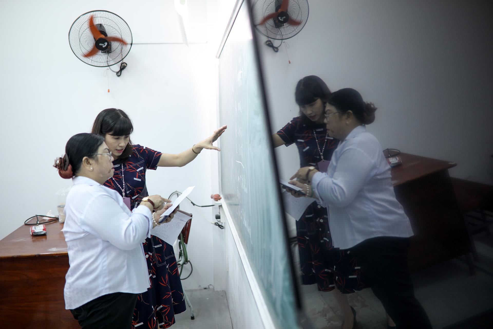 Sinh viên lớn tuổi u70 ảnh 15 Sinh vien lon tuoi u70 anh 15