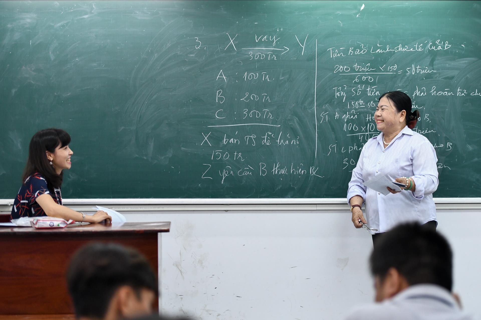 Sinh viên lớn tuổi u70 ảnh 1 Sinh vien lon tuoi u70 anh 1