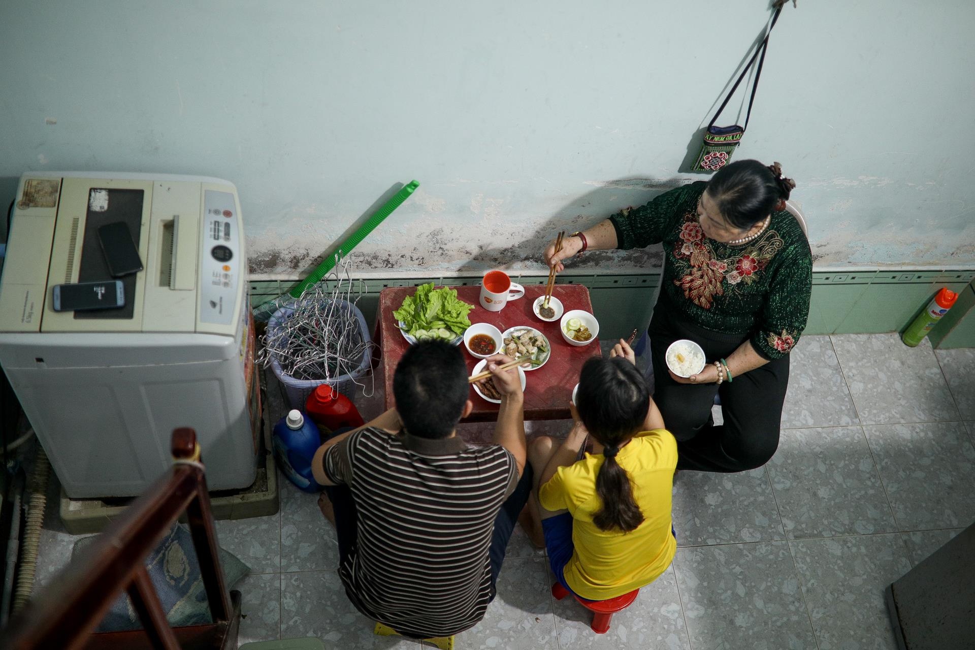 Sinh viên lớn tuổi u70 ảnh 6 Sinh vien lon tuoi u70 anh 6