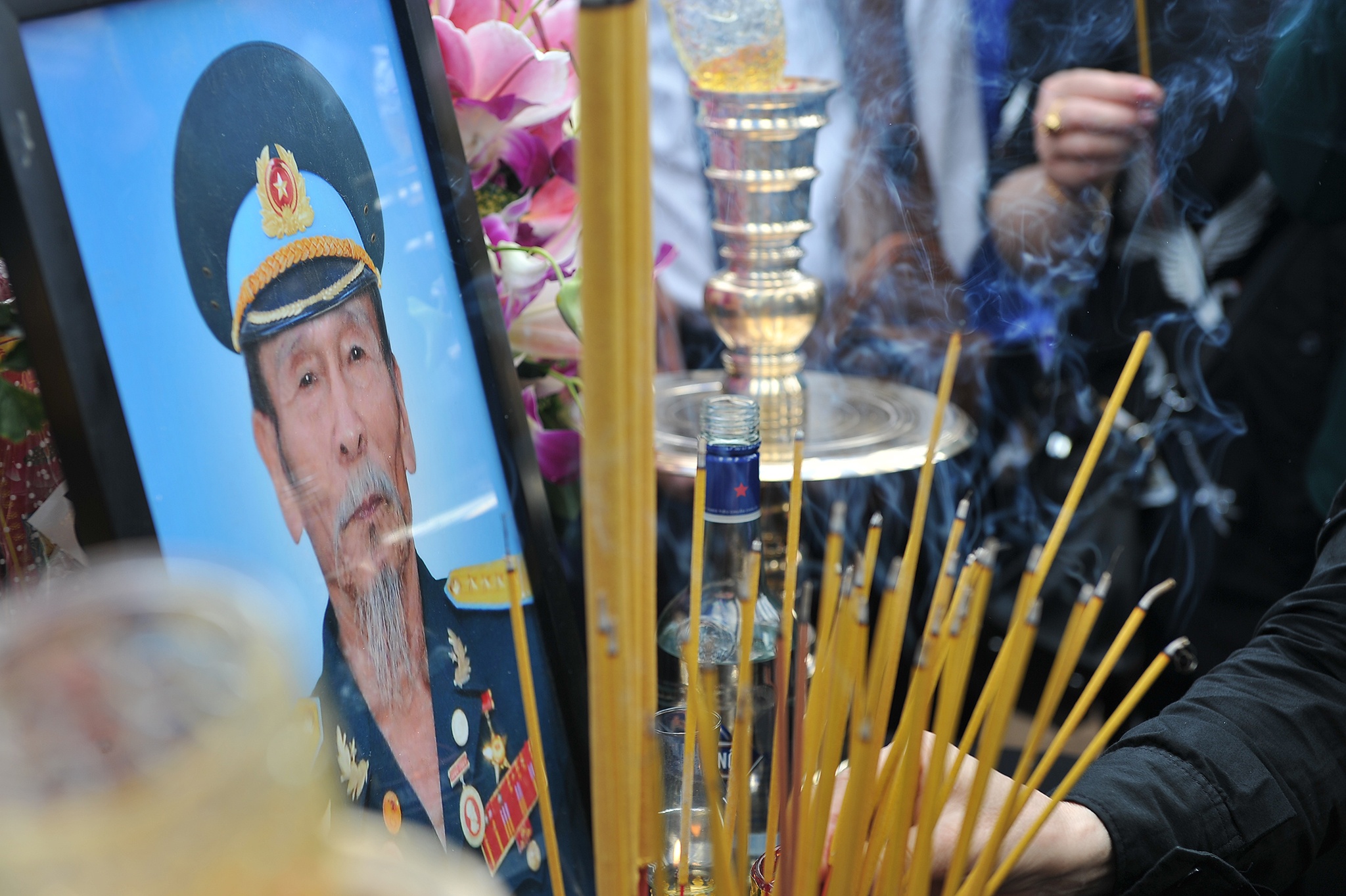 anh hung Nguyen Van Bay ve voi dat me anh 13