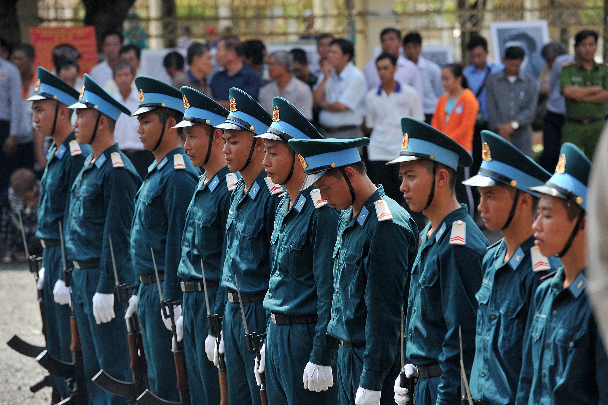 anh hung Nguyen Van Bay ve voi dat me anh 6