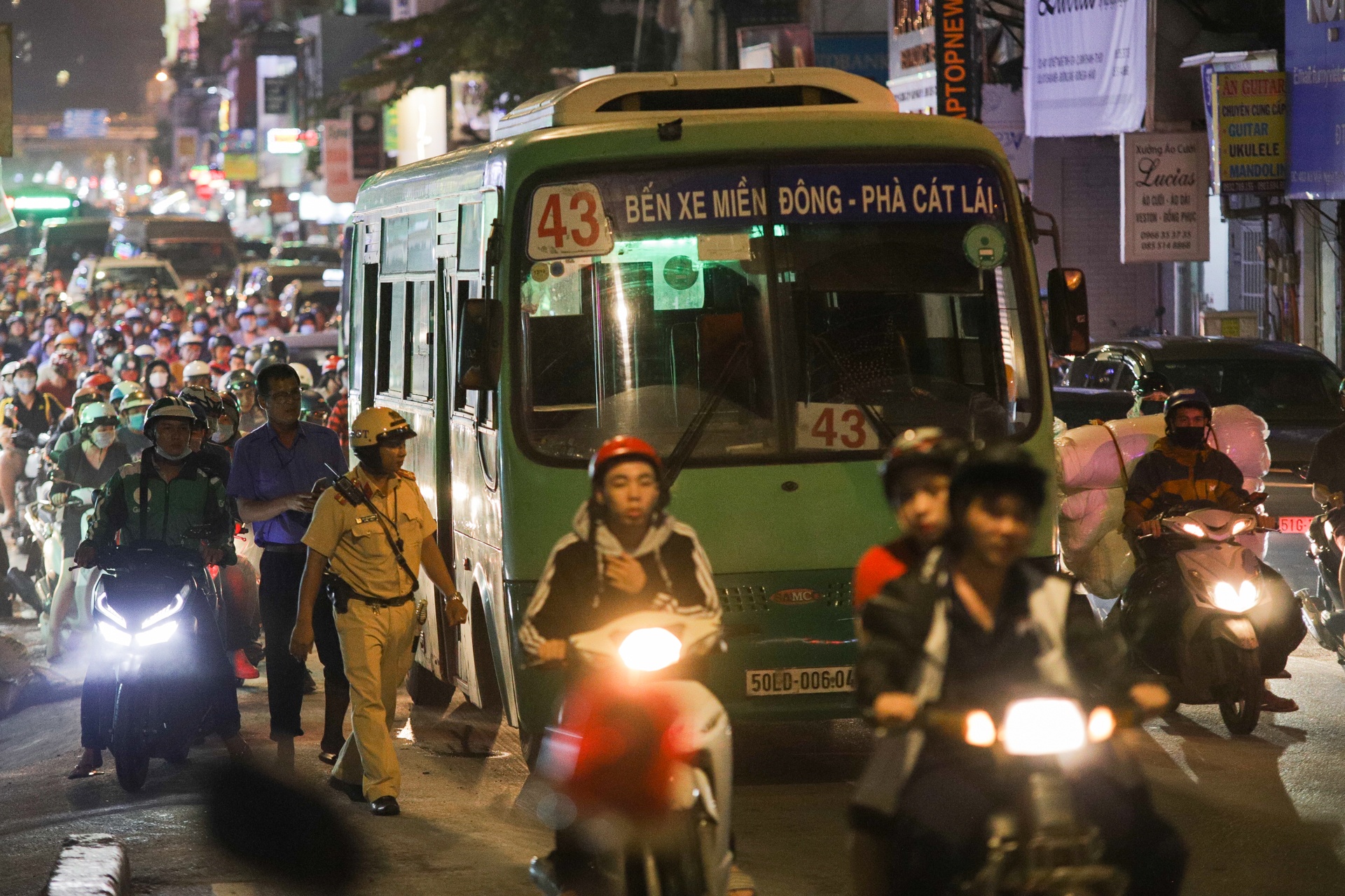 kẹt xe đường xô viết nghệ tĩnh ảnh 29 ket xe duong xo viet nghe tinh anh 29