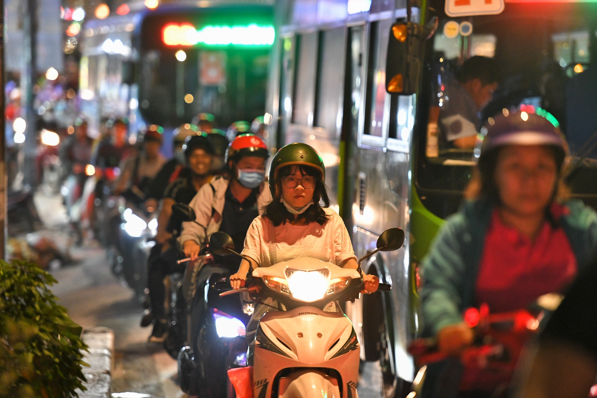 kẹt xe đường xô viết nghệ tĩnh ảnh 3 ket xe duong xo viet nghe tinh anh 3