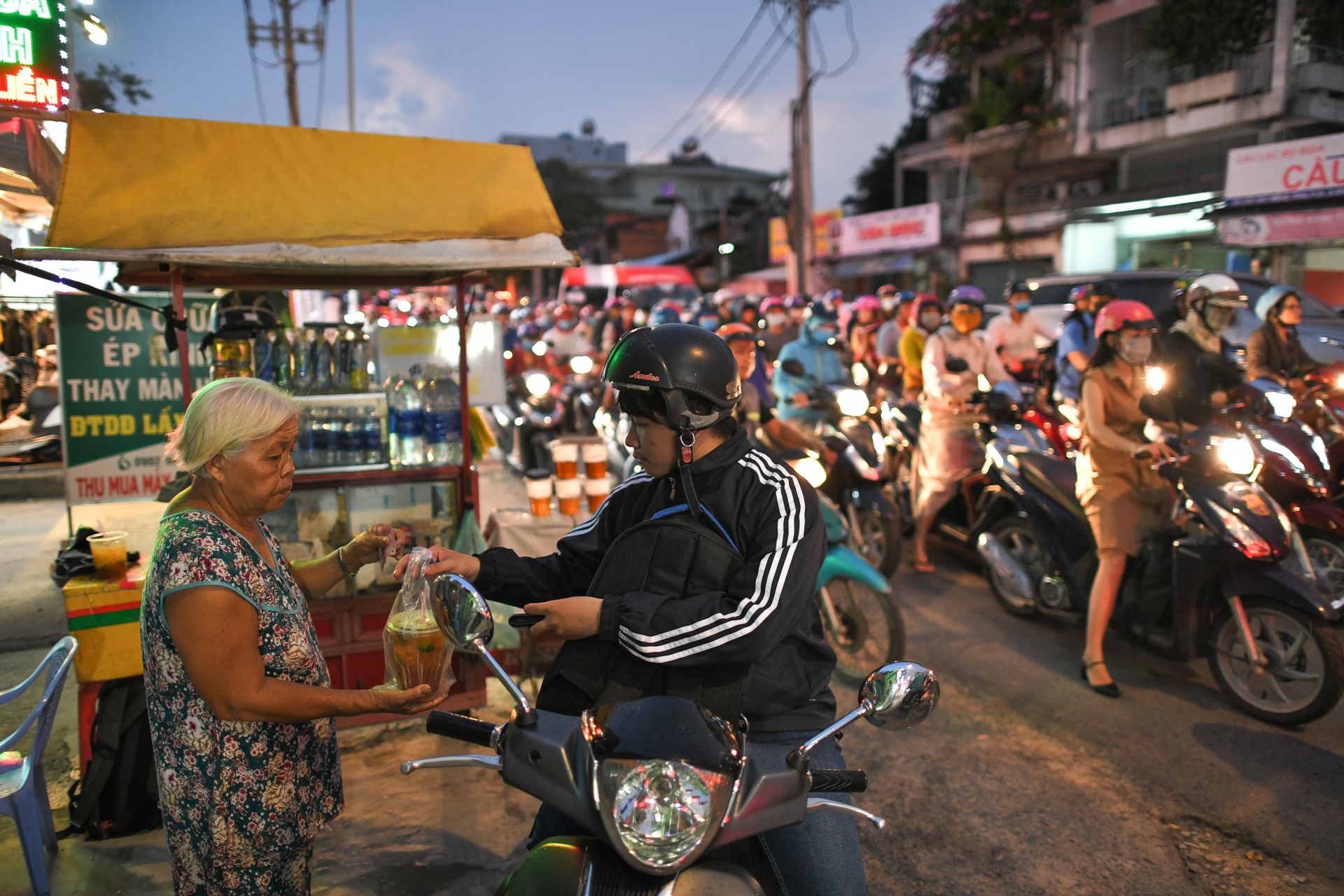 kẹt xe đường xô viết nghệ tĩnh ảnh 9 ket xe duong xo viet nghe tinh anh 9