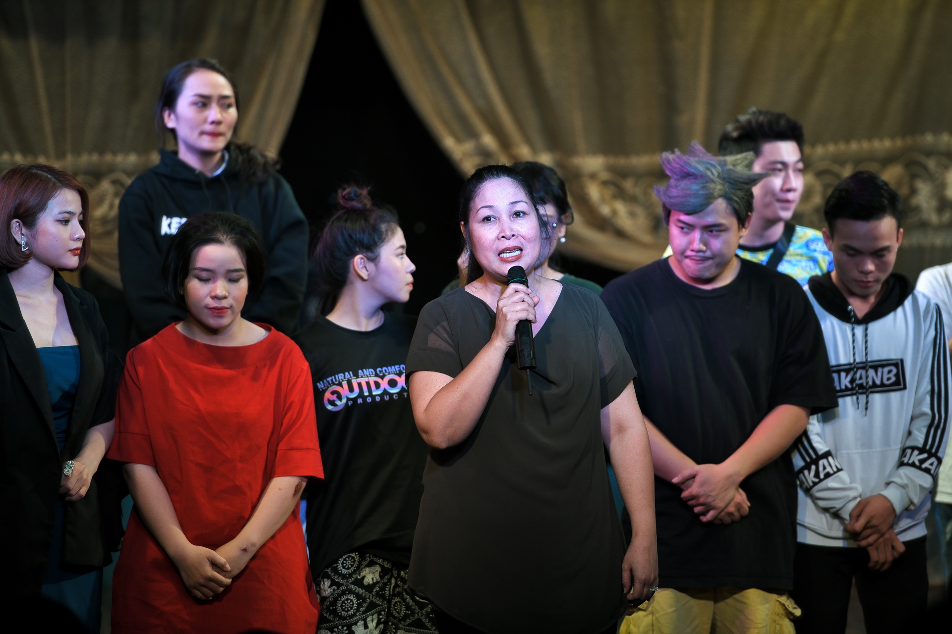 đêm cuối sân khấu kịch Hồng Vân ảnh 28 dem cuoi san khau kich Hong Van anh 28