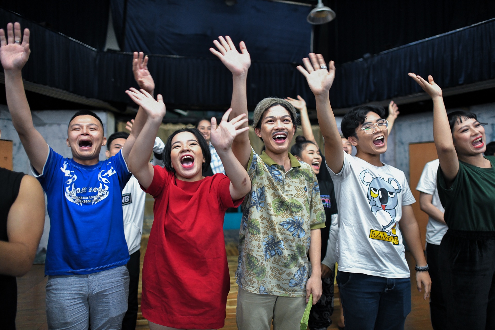 đêm cuối sân khấu kịch Hồng Vân ảnh 1 dem cuoi san khau kich Hong Van anh 1