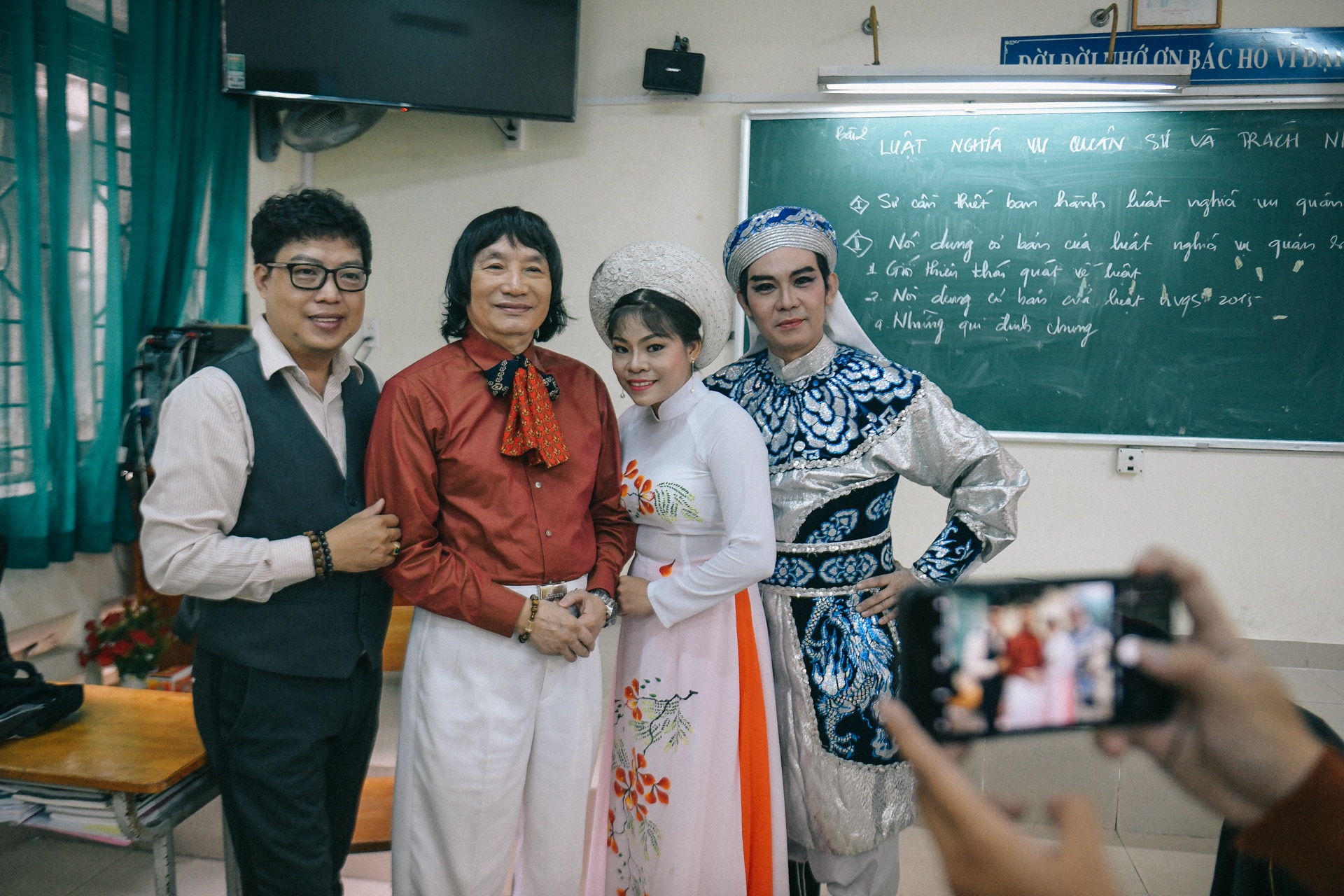 nghệ sĩ nhân dân Minh Vương hát cải lương ảnh 14 nghe si nhan dan Minh Vuong hat cai luong anh 14