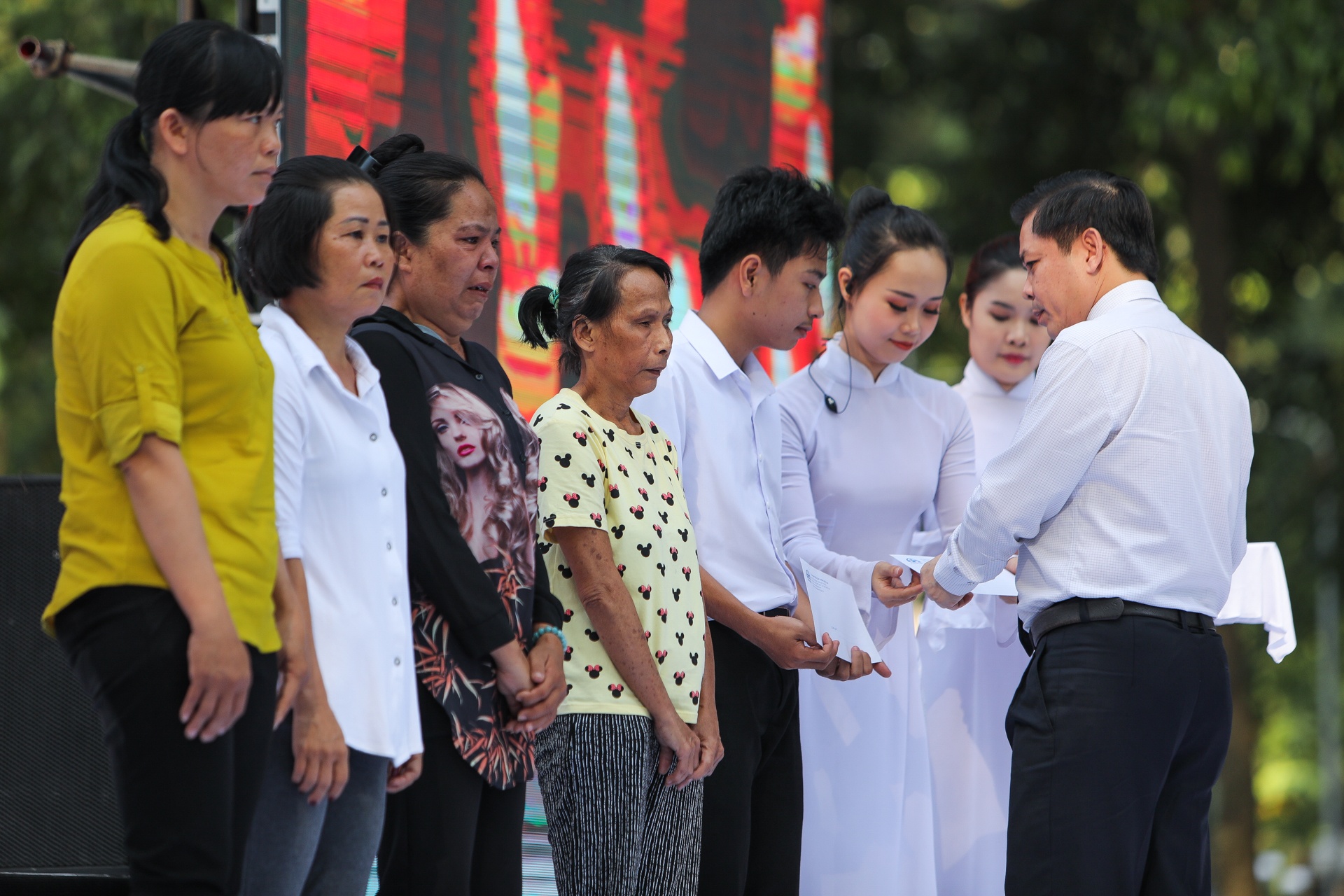 le tuong niem cac nan nhan tu vong do tai nan giao thong anh 4