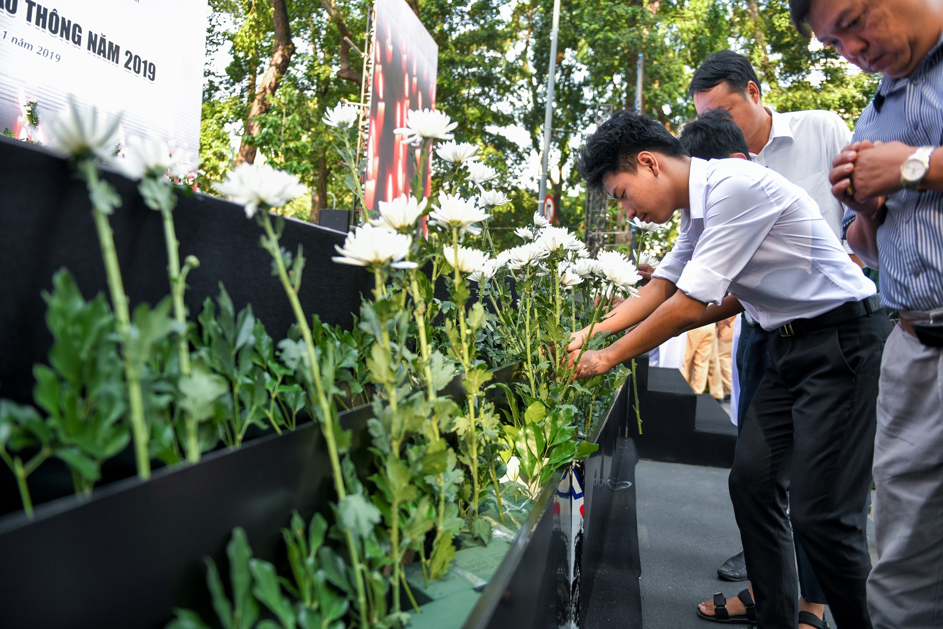 le tuong niem cac nan nhan tu vong do tai nan giao thong anh 8