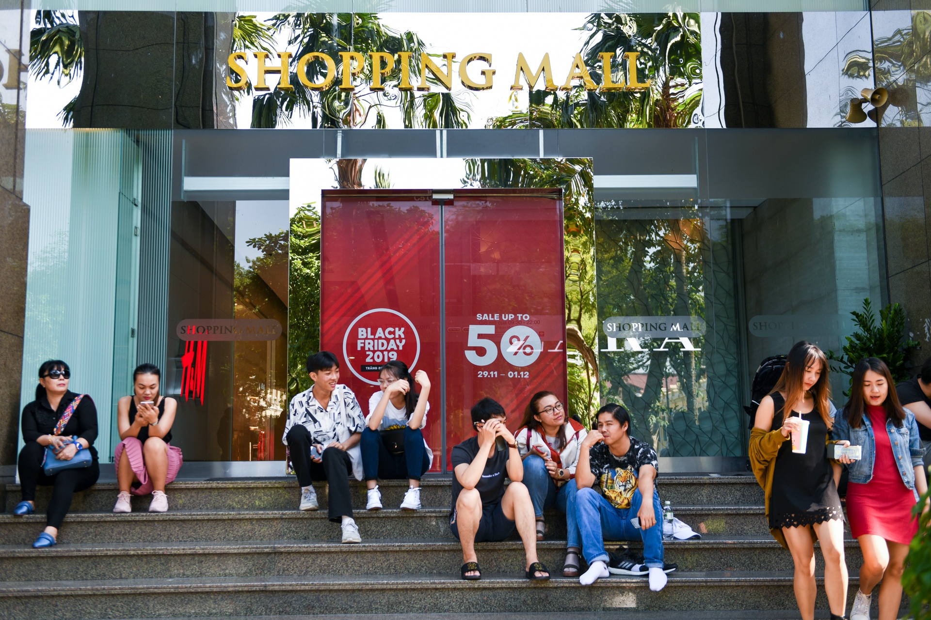 mua sắm ngày Black Friday ảnh 1 mua sam ngay Black Friday anh 1