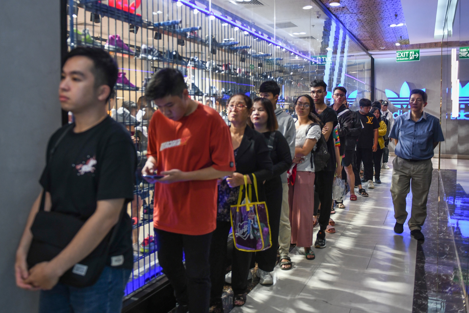 mua sắm ngày Black Friday ảnh 4 mua sam ngay Black Friday anh 4