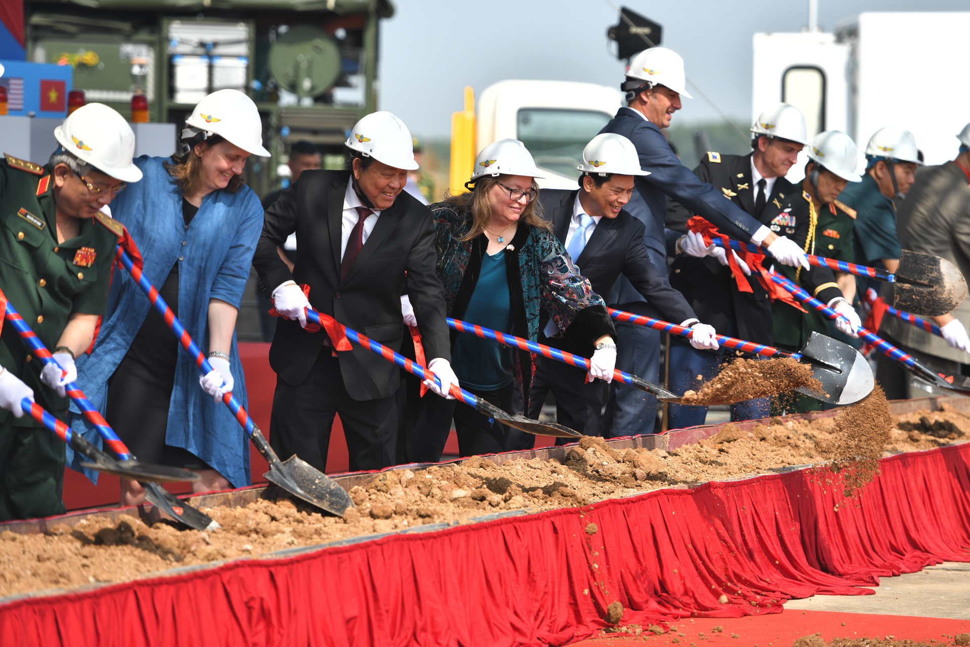 xu ly dioxin san bay Bien Hoa anh 4