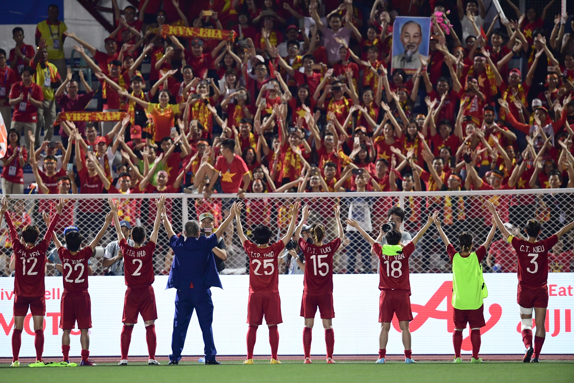 bong da nu doat huy chuong vang anh 5