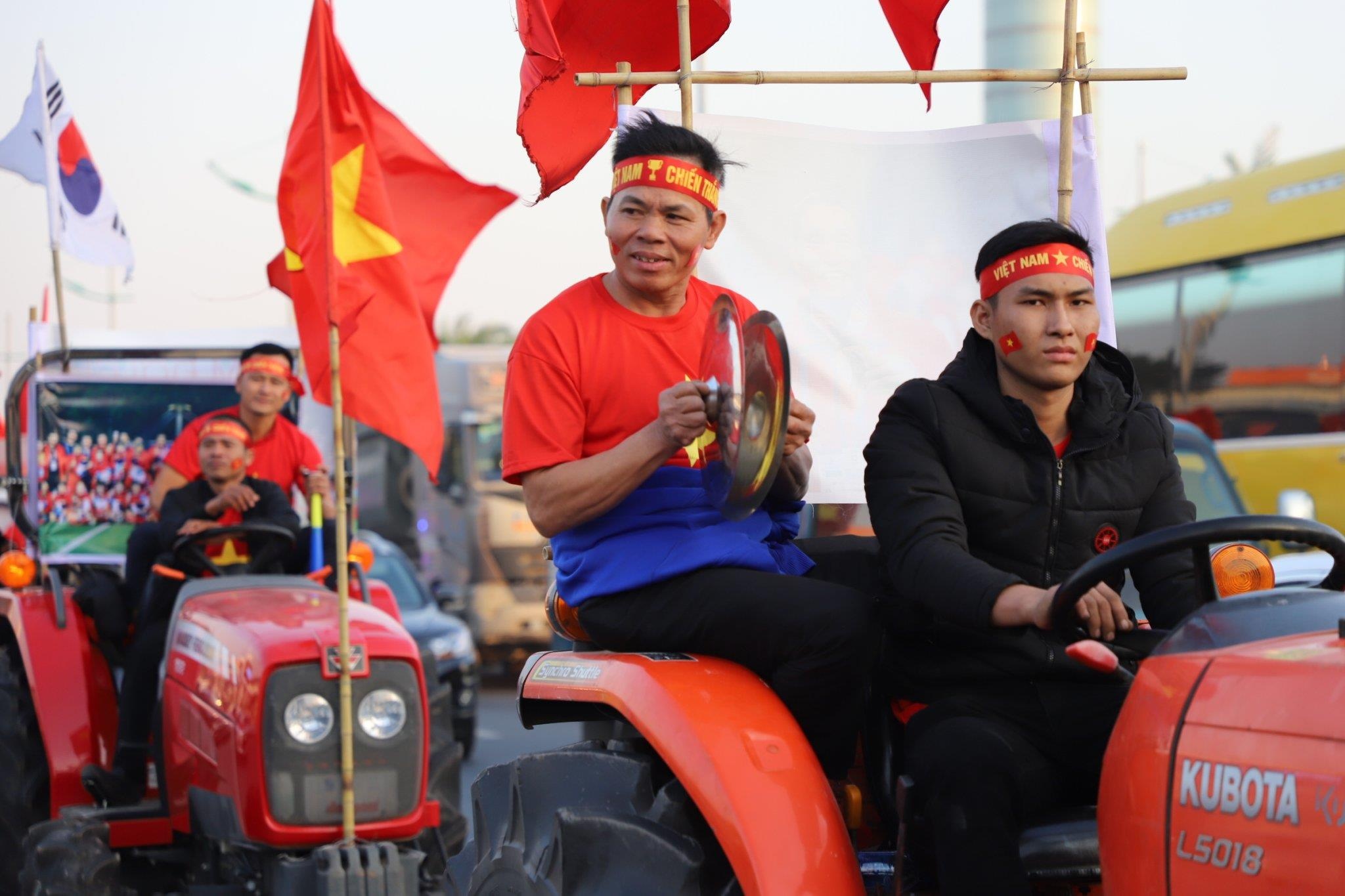 CDV lai may keo ra Noi Bai don tuyen thu U22 Viet Nam hinh anh